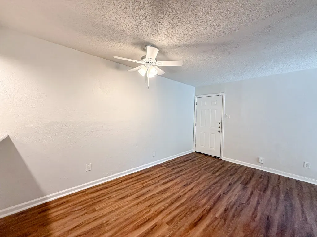 Apartment For Rent in Dallas County , 2833 Kings Road 210, Dallas, Texas 75219, 1 Bedroom, 1 Bathroom, Garage spaces, 630 Sqft, built in 1964, mls#21331002, Real Estate Agent in Dallas, Homes For Rent in Dallas county, Homes For Rent in Dallas, Realtor in Dallas Texas, Real Estate Brokerage Independent Realty Texas, Luminita Cordes Realtor