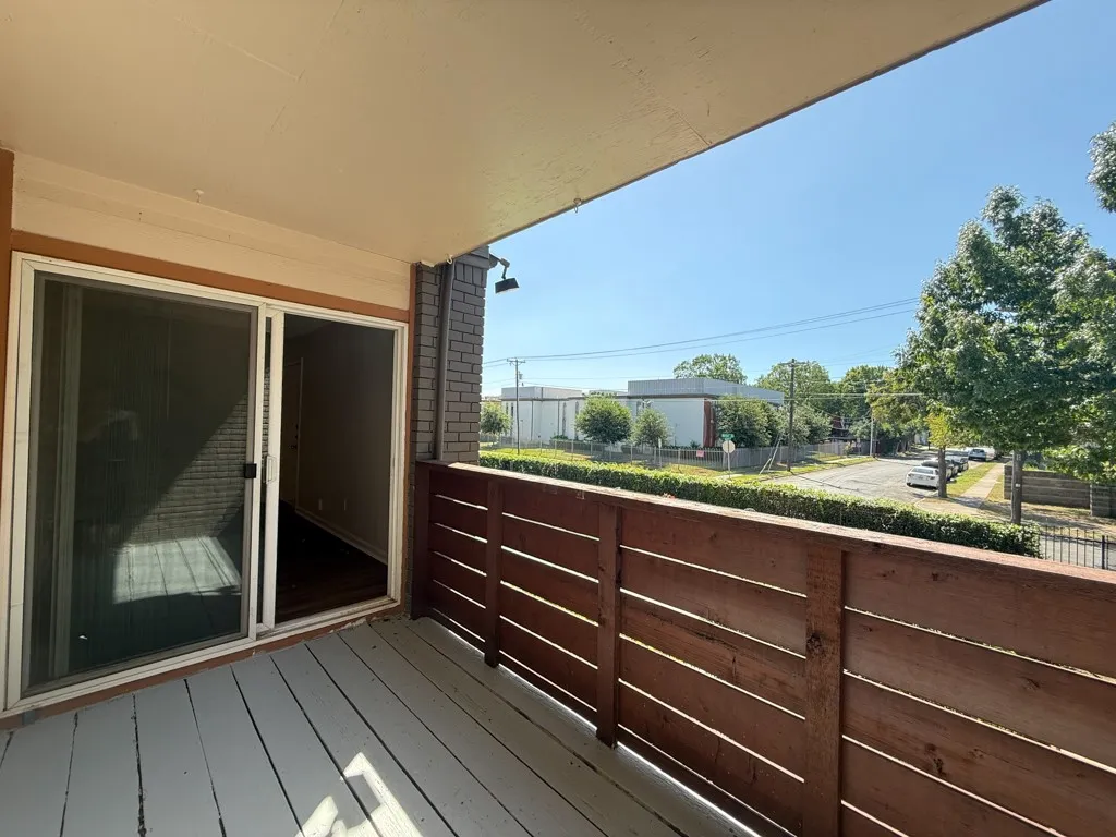 Apartment For Rent in Dallas County , 2833 Kings Road 210, Dallas, Texas 75219, 1 Bedroom, 1 Bathroom, Garage spaces, 630 Sqft, built in 1964, mls#21331002, Real Estate Agent in Dallas, Homes For Rent in Dallas county, Homes For Rent in Dallas, Realtor in Dallas Texas, Real Estate Brokerage Independent Realty Texas, Luminita Cordes Realtor