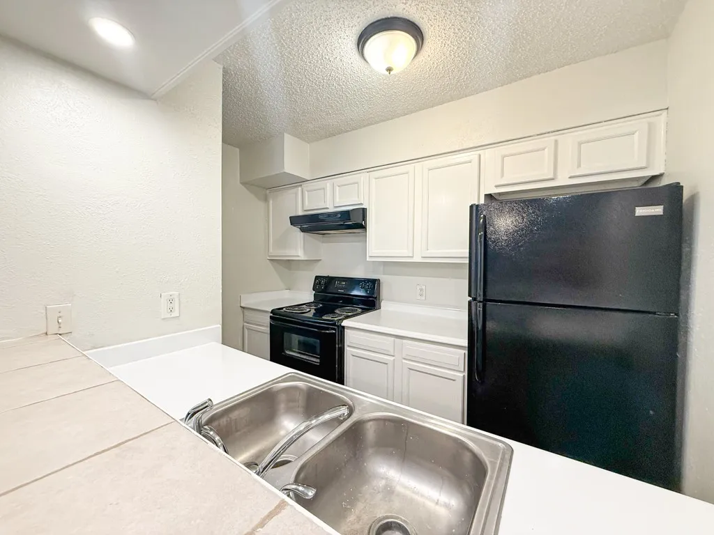 Apartment For Rent in Dallas County , 2833 Kings Road 210, Dallas, Texas 75219, 1 Bedroom, 1 Bathroom, Garage spaces, 630 Sqft, built in 1964, mls#21331002, Real Estate Agent in Dallas, Homes For Rent in Dallas county, Homes For Rent in Dallas, Realtor in Dallas Texas, Real Estate Brokerage Independent Realty Texas, Luminita Cordes Realtor