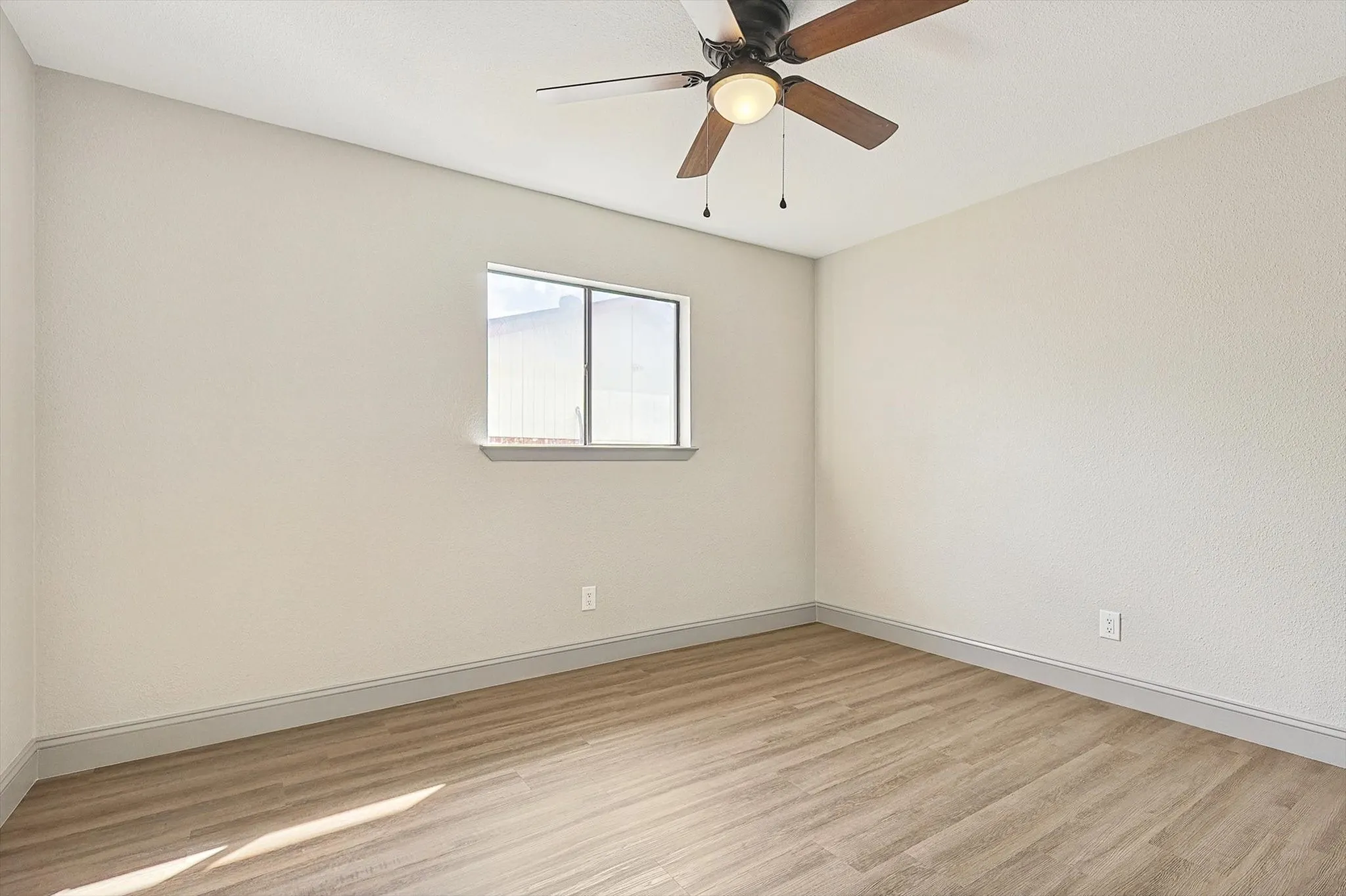 Single Family Residence For Sale in Denton County , 2903 Winterberry Drive, Carrollton, Texas 75007, 3 Bedroom, 2 Bathroom, 2 Garage spaces, 1,514 Sqft, built in 1977, mls#21331015, Real Estate Agent in Carrollton, Homes For Sale in Denton county, Homes For Sale in Carrollton, Realtor in Carrollton Texas, Real Estate Brokerage Independent Realty Texas, Luminita Cordes Realtor