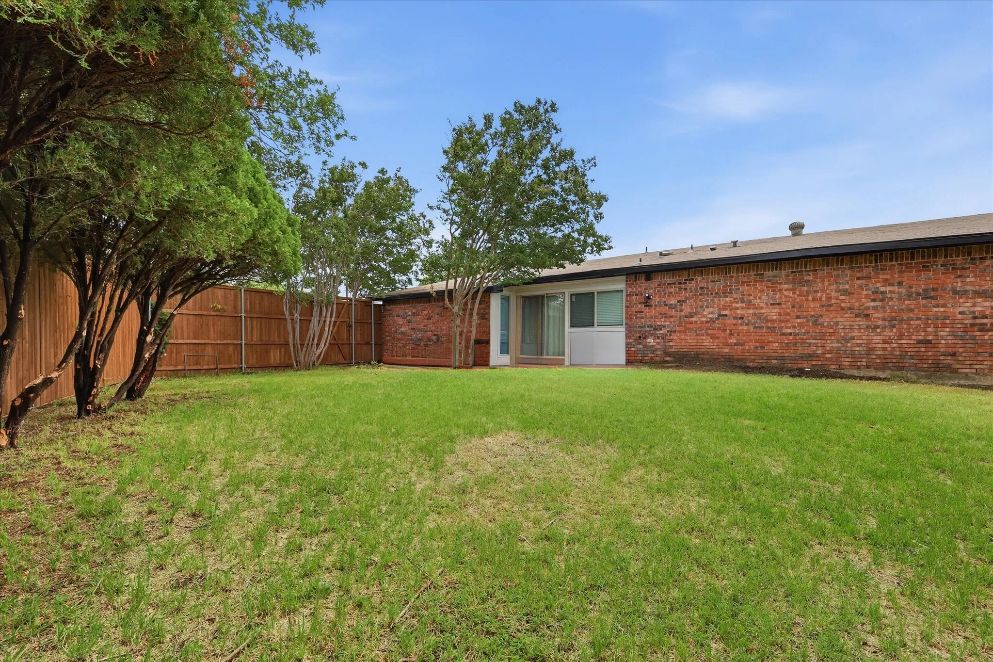 Single Family Residence For Sale in Denton County , 2903 Winterberry Drive, Carrollton, Texas 75007, 3 Bedroom, 2 Bathroom, 2 Garage spaces, 1,514 Sqft, built in 1977, mls#21331015, Real Estate Agent in Carrollton, Homes For Sale in Denton county, Homes For Sale in Carrollton, Realtor in Carrollton Texas, Real Estate Brokerage Independent Realty Texas, Luminita Cordes Realtor