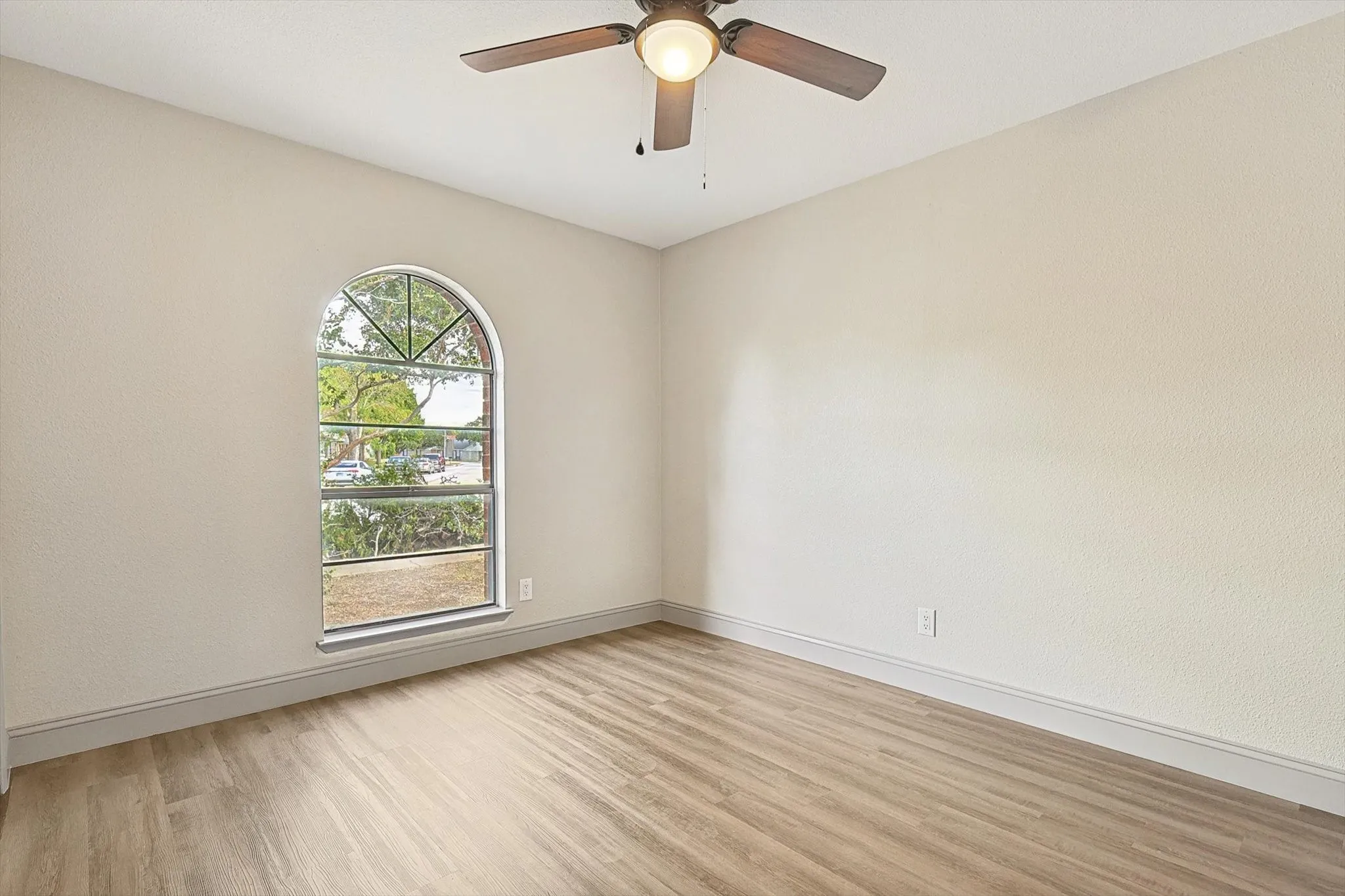 Single Family Residence For Sale in Denton County , 2903 Winterberry Drive, Carrollton, Texas 75007, 3 Bedroom, 2 Bathroom, 2 Garage spaces, 1,514 Sqft, built in 1977, mls#21331015, Real Estate Agent in Carrollton, Homes For Sale in Denton county, Homes For Sale in Carrollton, Realtor in Carrollton Texas, Real Estate Brokerage Independent Realty Texas, Luminita Cordes Realtor