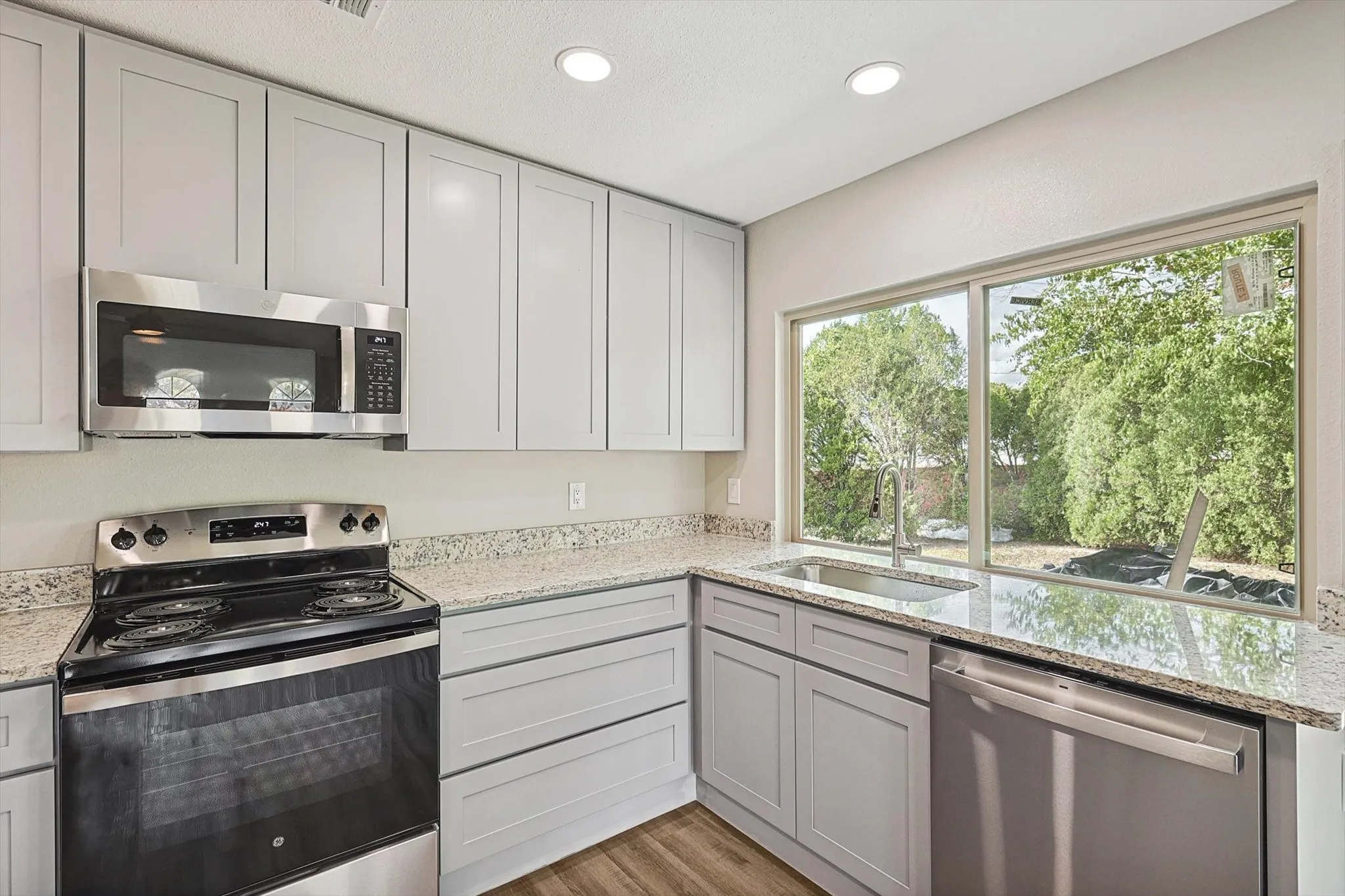 Single Family Residence For Sale in Denton County , 2903 Winterberry Drive, Carrollton, Texas 75007, 3 Bedroom, 2 Bathroom, 2 Garage spaces, 1,514 Sqft, built in 1977, mls#21331015, Real Estate Agent in Carrollton, Homes For Sale in Denton county, Homes For Sale in Carrollton, Realtor in Carrollton Texas, Real Estate Brokerage Independent Realty Texas, Luminita Cordes Realtor