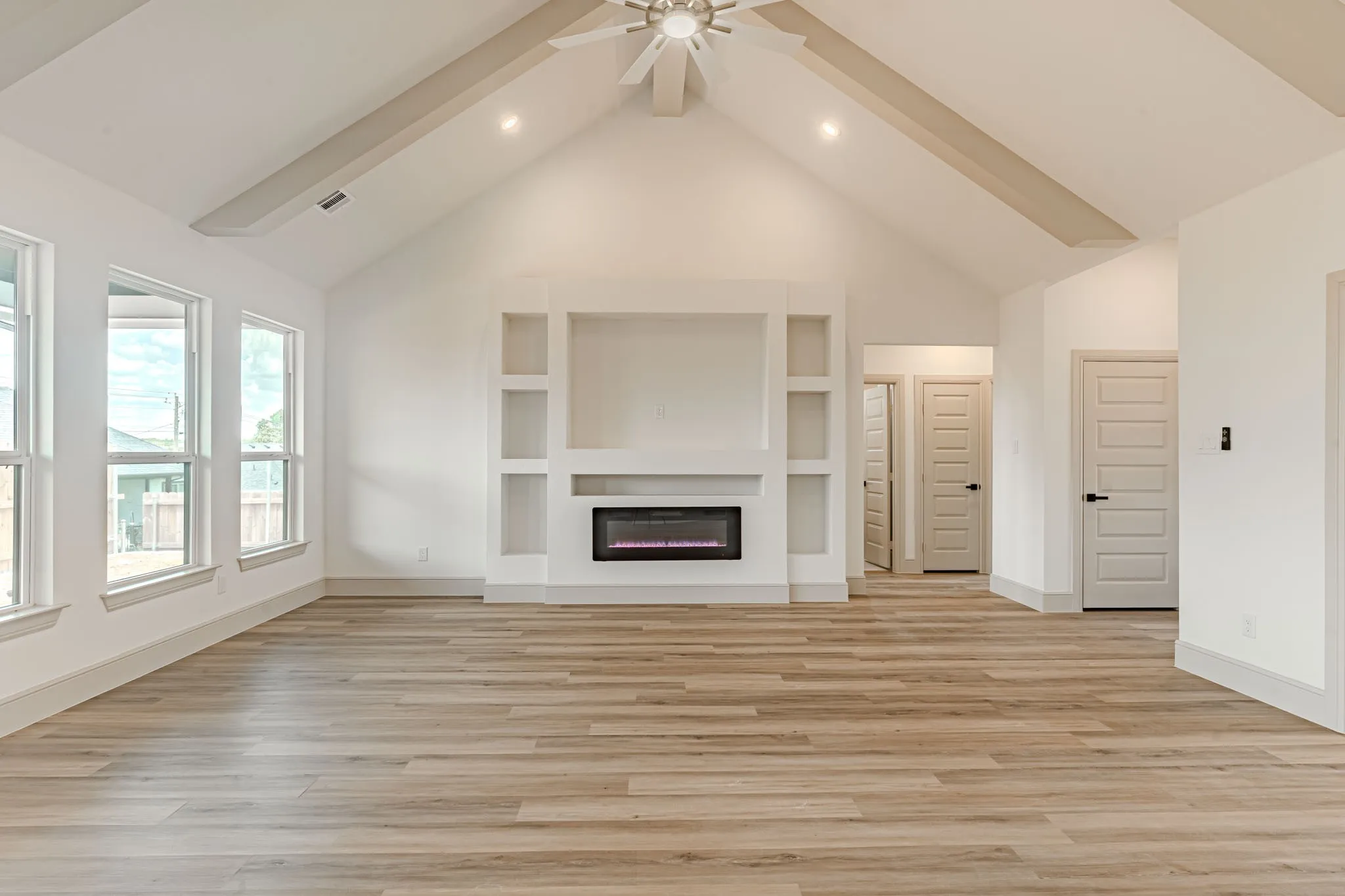 Single Family Residence For Sale in Hood County , 5712 Stonegate Circle, Granbury, Texas 76048, 4 Bedroom, 2 Bathroom, 3 Garage spaces, 1,871 Sqft, built in 2026, mls#21331018, Real Estate Agent in Granbury, Homes For Sale in Hood county, Homes For Sale in Granbury, Realtor in Granbury Texas, Real Estate Brokerage Independent Realty Texas, Luminita Cordes Realtor