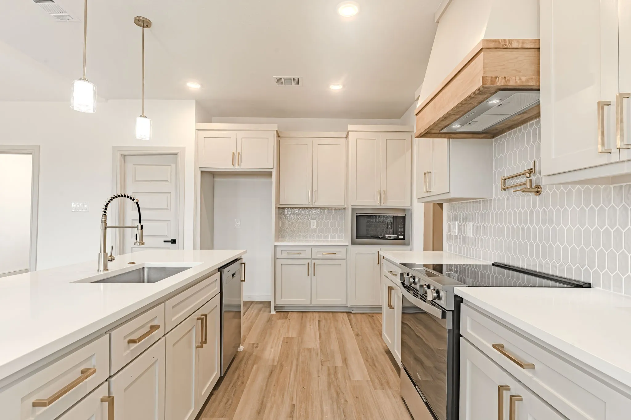 Single Family Residence For Sale in Hood County , 5712 Stonegate Circle, Granbury, Texas 76048, 4 Bedroom, 2 Bathroom, 3 Garage spaces, 1,871 Sqft, built in 2026, mls#21331018, Real Estate Agent in Granbury, Homes For Sale in Hood county, Homes For Sale in Granbury, Realtor in Granbury Texas, Real Estate Brokerage Independent Realty Texas, Luminita Cordes Realtor