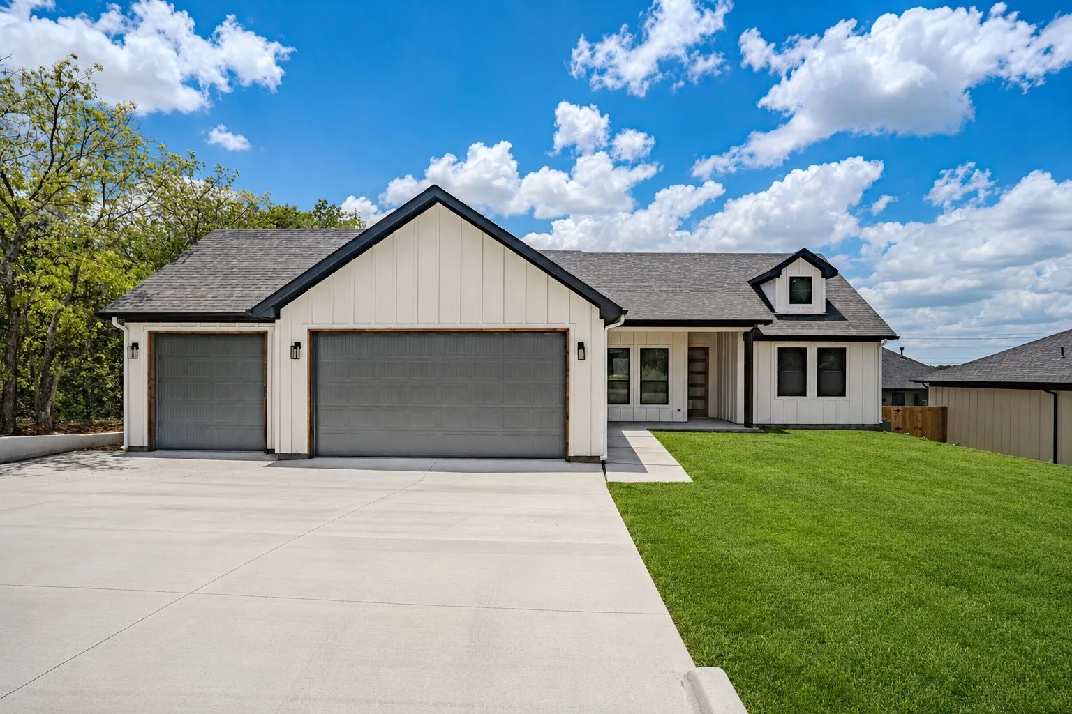 Single Family Residence For Sale in Hood County , 5712 Stonegate Circle, Granbury, Texas 76048, 4 Bedroom, 2 Bathroom, 3 Garage spaces, 1,871 Sqft, built in 2026, mls#21331018, Real Estate Agent in Granbury, Homes For Sale in Hood county, Homes For Sale in Granbury, Realtor in Granbury Texas, Real Estate Brokerage Independent Realty Texas, Luminita Cordes Realtor