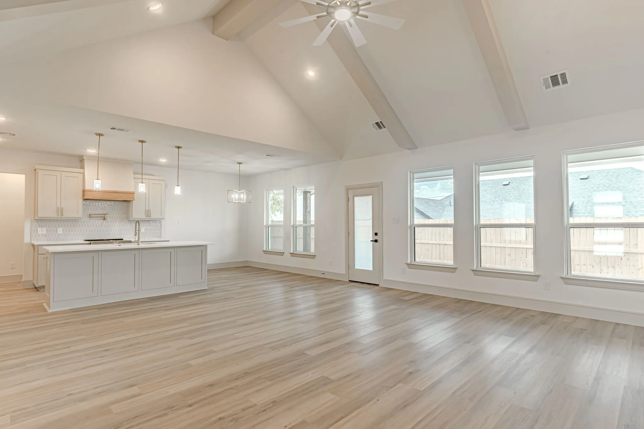 Single Family Residence For Sale in Hood County , 5712 Stonegate Circle, Granbury, Texas 76048, 4 Bedroom, 2 Bathroom, 3 Garage spaces, 1,871 Sqft, built in 2026, mls#21331018, Real Estate Agent in Granbury, Homes For Sale in Hood county, Homes For Sale in Granbury, Realtor in Granbury Texas, Real Estate Brokerage Independent Realty Texas, Luminita Cordes Realtor