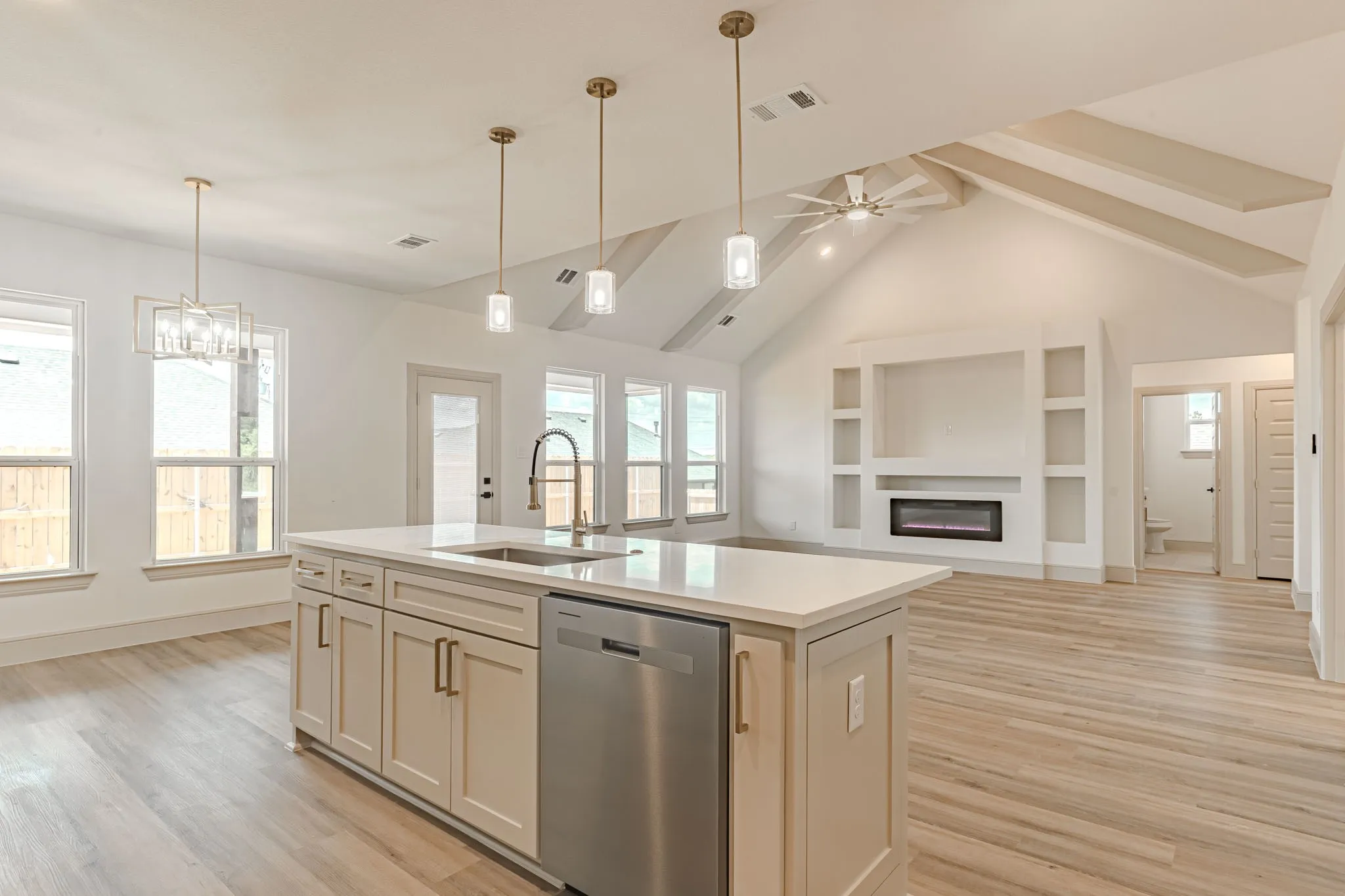 Single Family Residence For Sale in Hood County , 5712 Stonegate Circle, Granbury, Texas 76048, 4 Bedroom, 2 Bathroom, 3 Garage spaces, 1,871 Sqft, built in 2026, mls#21331018, Real Estate Agent in Granbury, Homes For Sale in Hood county, Homes For Sale in Granbury, Realtor in Granbury Texas, Real Estate Brokerage Independent Realty Texas, Luminita Cordes Realtor