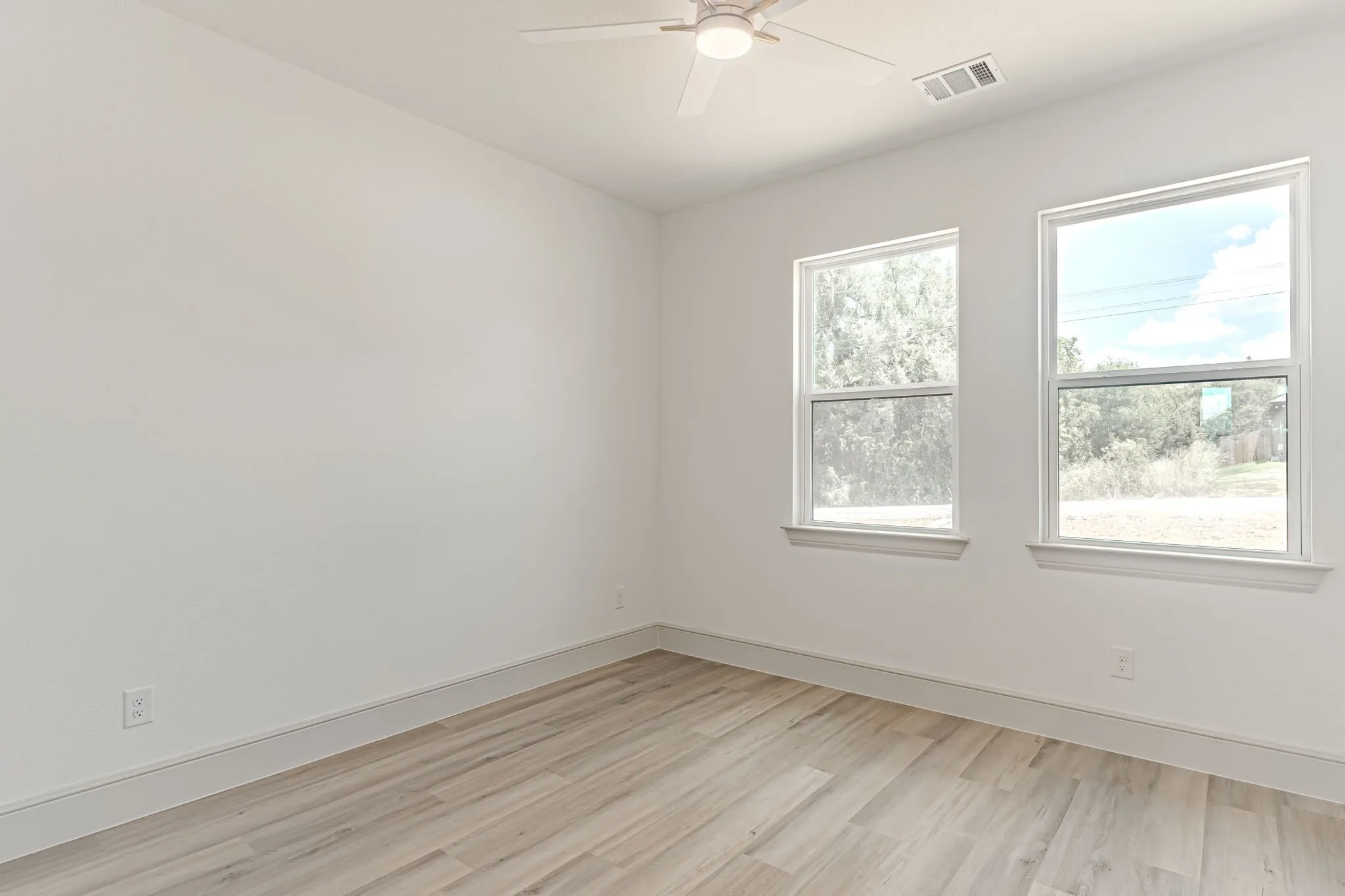 Single Family Residence For Sale in Hood County , 5712 Stonegate Circle, Granbury, Texas 76048, 4 Bedroom, 2 Bathroom, 3 Garage spaces, 1,871 Sqft, built in 2026, mls#21331018, Real Estate Agent in Granbury, Homes For Sale in Hood county, Homes For Sale in Granbury, Realtor in Granbury Texas, Real Estate Brokerage Independent Realty Texas, Luminita Cordes Realtor