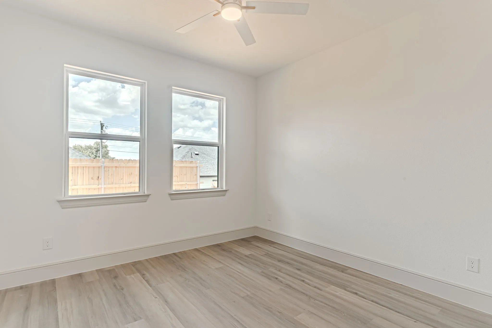 Single Family Residence For Sale in Hood County , 5712 Stonegate Circle, Granbury, Texas 76048, 4 Bedroom, 2 Bathroom, 3 Garage spaces, 1,871 Sqft, built in 2026, mls#21331018, Real Estate Agent in Granbury, Homes For Sale in Hood county, Homes For Sale in Granbury, Realtor in Granbury Texas, Real Estate Brokerage Independent Realty Texas, Luminita Cordes Realtor