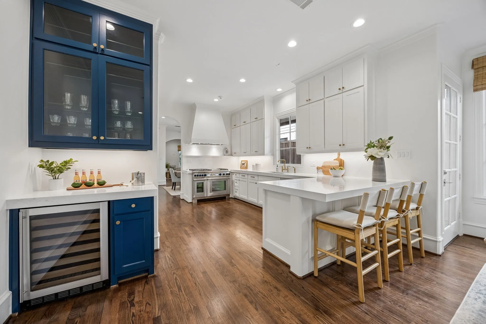 Single Family Residence For Sale in Dallas County , 4318 Emerson Avenue, University Park, Texas 75205, 4 Bedrooms, 5 Bathrooms, 2 Garage spaces, 3,430 Sqft, built in 2007, Price $1,886,000, mls#21330076, Real Estate Agent in University Park, Homes For Sale in Dallas county, Homes For Sale in University Park, Realtor in University Park Texas, Real Estate Brokerage Independent Realty Texas, Luminita Cordes Realtor
