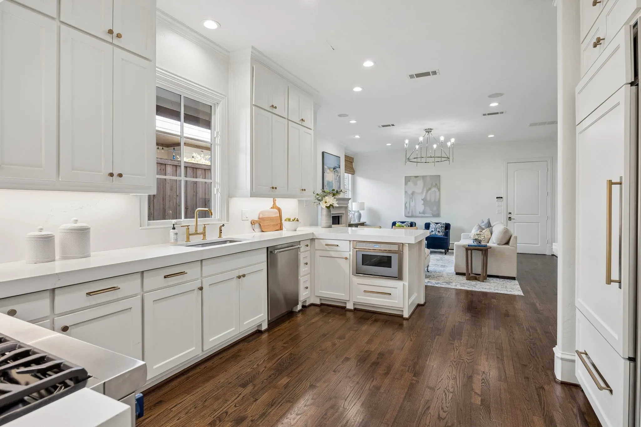 Single Family Residence For Sale in Dallas County , 4318 Emerson Avenue, University Park, Texas 75205, 4 Bedrooms, 5 Bathrooms, 2 Garage spaces, 3,430 Sqft, built in 2007, Price $1,886,000, mls#21330076, Real Estate Agent in University Park, Homes For Sale in Dallas county, Homes For Sale in University Park, Realtor in University Park Texas, Real Estate Brokerage Independent Realty Texas, Luminita Cordes Realtor