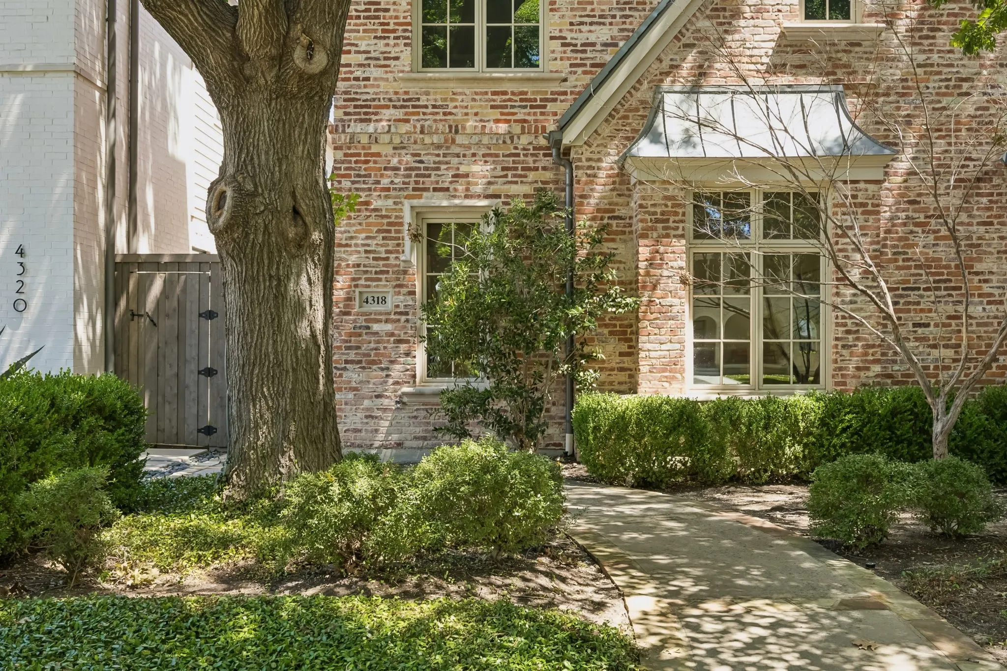 Single Family Residence For Sale in Dallas County , 4318 Emerson Avenue, University Park, Texas 75205, 4 Bedrooms, 5 Bathrooms, 2 Garage spaces, 3,430 Sqft, built in 2007, Price $1,886,000, mls#21330076, Real Estate Agent in University Park, Homes For Sale in Dallas county, Homes For Sale in University Park, Realtor in University Park Texas, Real Estate Brokerage Independent Realty Texas, Luminita Cordes Realtor