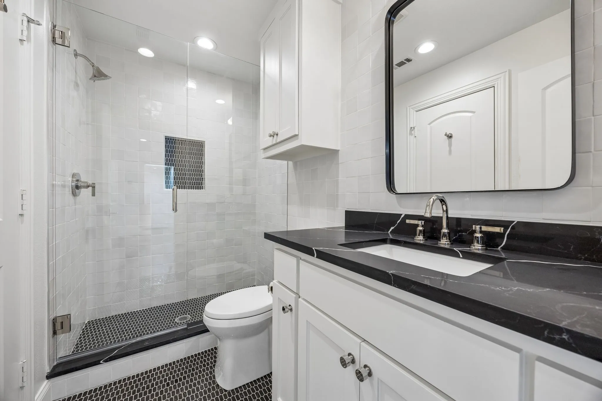 Single Family Residence For Sale in Dallas County , 4318 Emerson Avenue, University Park, Texas 75205, 4 Bedrooms, 5 Bathrooms, 2 Garage spaces, 3,430 Sqft, built in 2007, Price $1,886,000, mls#21330076, Real Estate Agent in University Park, Homes For Sale in Dallas county, Homes For Sale in University Park, Realtor in University Park Texas, Real Estate Brokerage Independent Realty Texas, Luminita Cordes Realtor