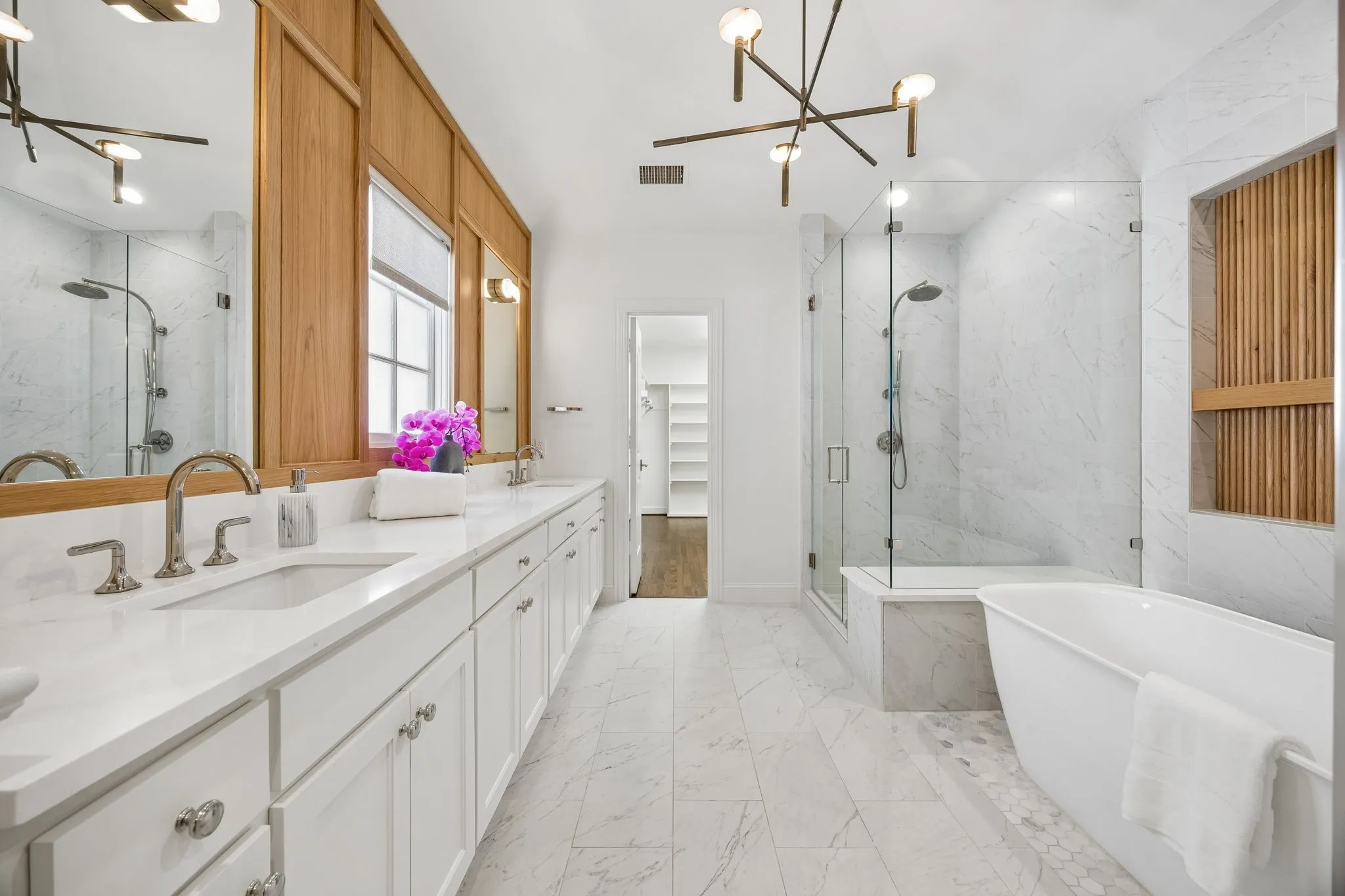Single Family Residence For Sale in Dallas County , 4318 Emerson Avenue, University Park, Texas 75205, 4 Bedrooms, 5 Bathrooms, 2 Garage spaces, 3,430 Sqft, built in 2007, Price $1,886,000, mls#21330076, Real Estate Agent in University Park, Homes For Sale in Dallas county, Homes For Sale in University Park, Realtor in University Park Texas, Real Estate Brokerage Independent Realty Texas, Luminita Cordes Realtor