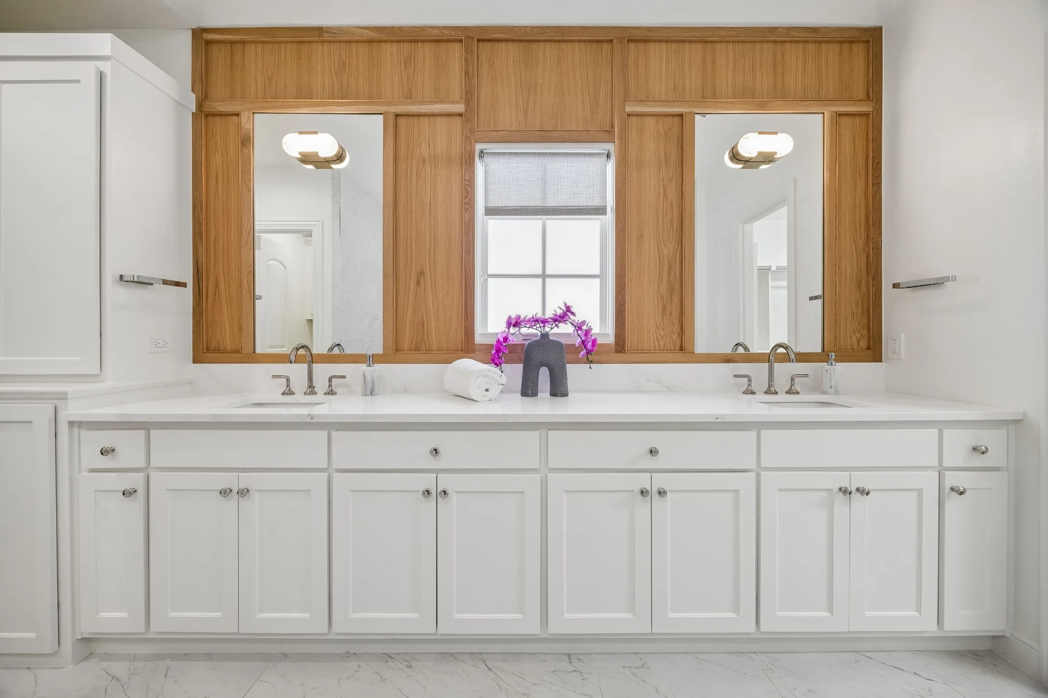 Single Family Residence For Sale in Dallas County , 4318 Emerson Avenue, University Park, Texas 75205, 4 Bedrooms, 5 Bathrooms, 2 Garage spaces, 3,430 Sqft, built in 2007, Price $1,886,000, mls#21330076, Real Estate Agent in University Park, Homes For Sale in Dallas county, Homes For Sale in University Park, Realtor in University Park Texas, Real Estate Brokerage Independent Realty Texas, Luminita Cordes Realtor