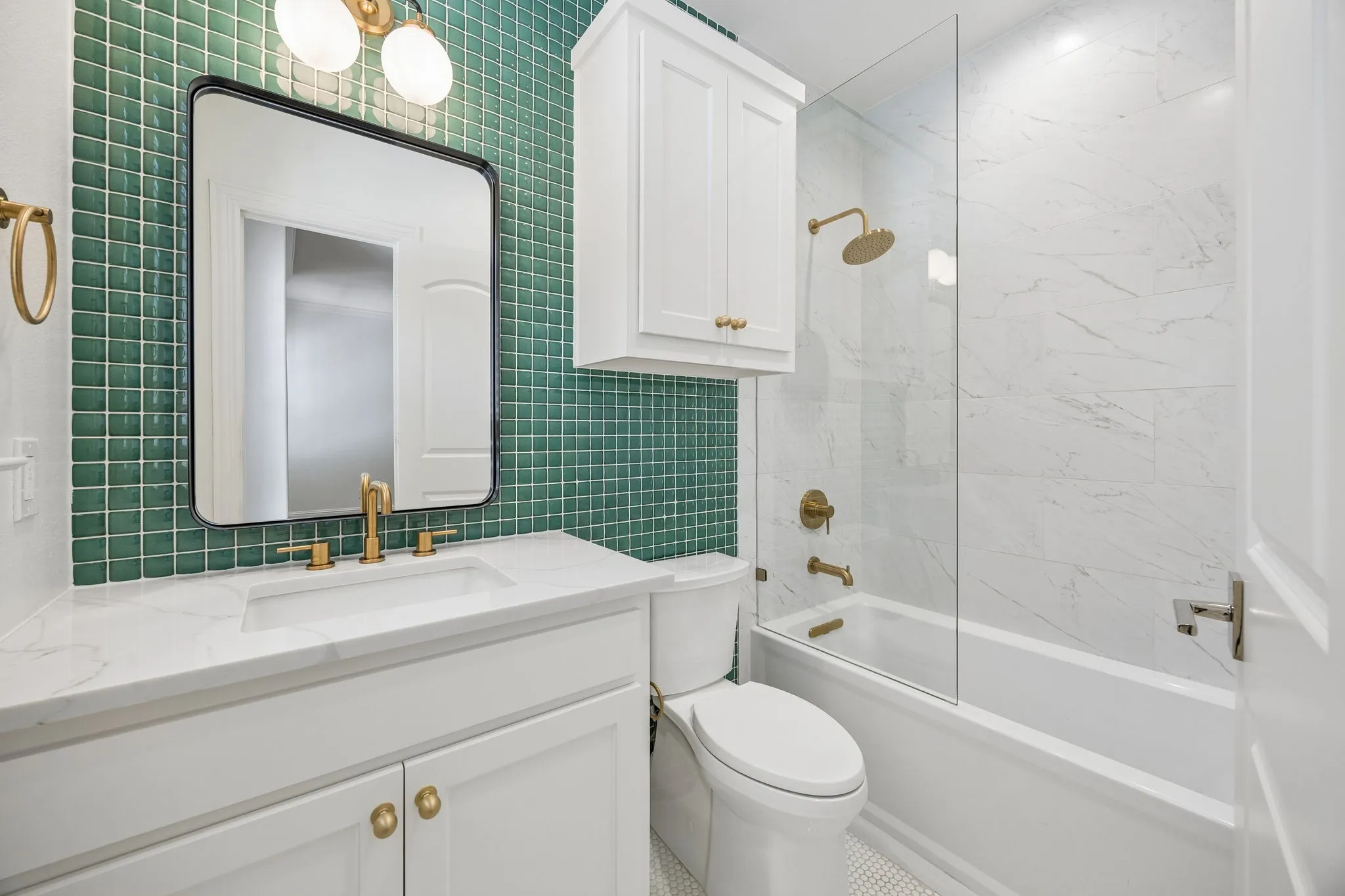 Single Family Residence For Sale in Dallas County , 4318 Emerson Avenue, University Park, Texas 75205, 4 Bedrooms, 5 Bathrooms, 2 Garage spaces, 3,430 Sqft, built in 2007, Price $1,886,000, mls#21330076, Real Estate Agent in University Park, Homes For Sale in Dallas county, Homes For Sale in University Park, Realtor in University Park Texas, Real Estate Brokerage Independent Realty Texas, Luminita Cordes Realtor
