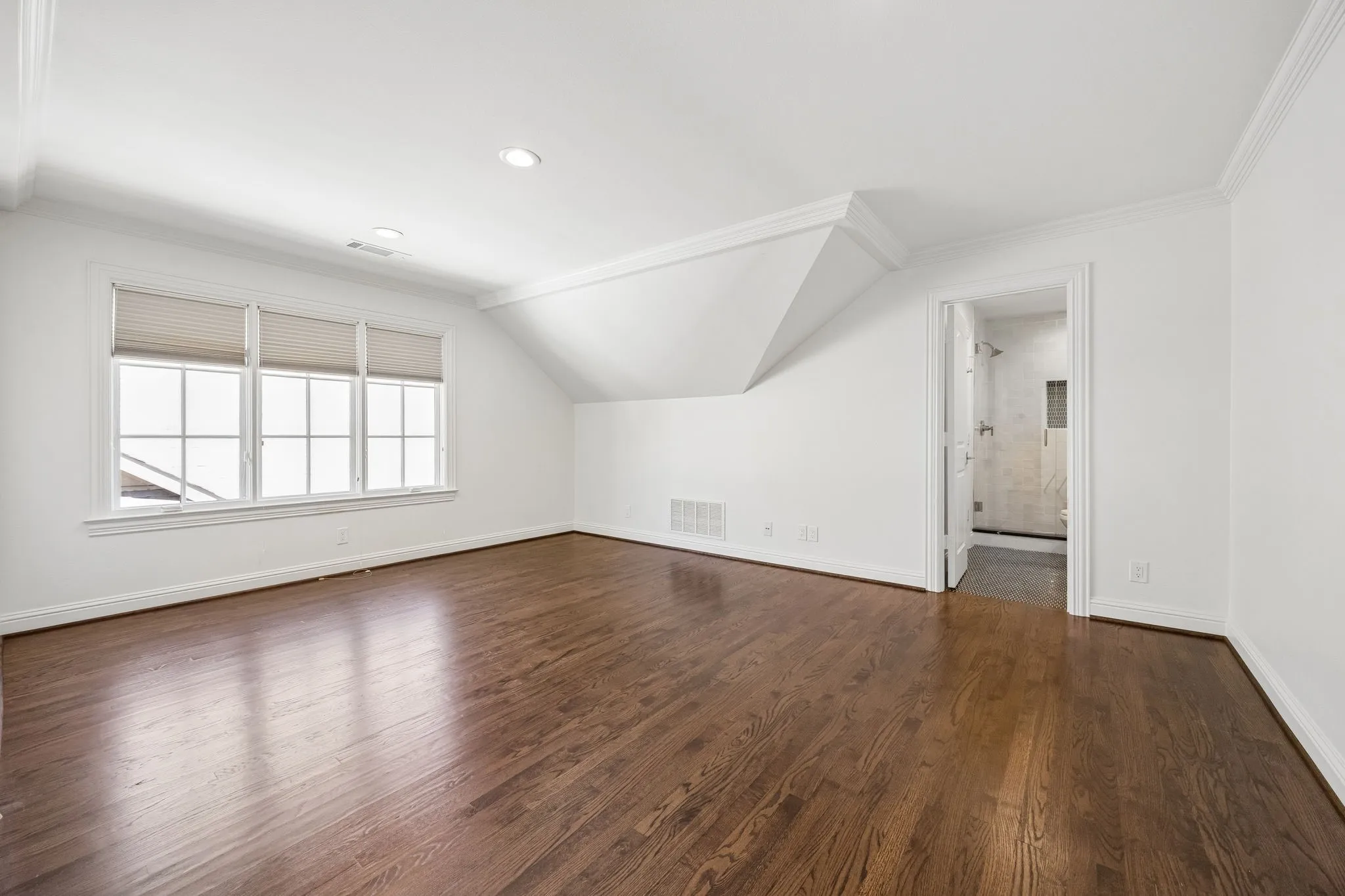 Single Family Residence For Sale in Dallas County , 4318 Emerson Avenue, University Park, Texas 75205, 4 Bedrooms, 5 Bathrooms, 2 Garage spaces, 3,430 Sqft, built in 2007, Price $1,886,000, mls#21330076, Real Estate Agent in University Park, Homes For Sale in Dallas county, Homes For Sale in University Park, Realtor in University Park Texas, Real Estate Brokerage Independent Realty Texas, Luminita Cordes Realtor