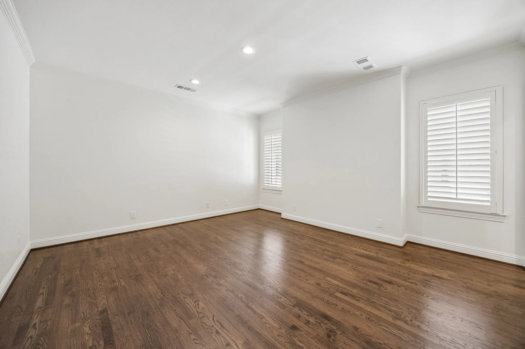 Single Family Residence For Sale in Dallas County , 4318 Emerson Avenue, University Park, Texas 75205, 4 Bedrooms, 5 Bathrooms, 2 Garage spaces, 3,430 Sqft, built in 2007, Price $1,886,000, mls#21330076, Real Estate Agent in University Park, Homes For Sale in Dallas county, Homes For Sale in University Park, Realtor in University Park Texas, Real Estate Brokerage Independent Realty Texas, Luminita Cordes Realtor