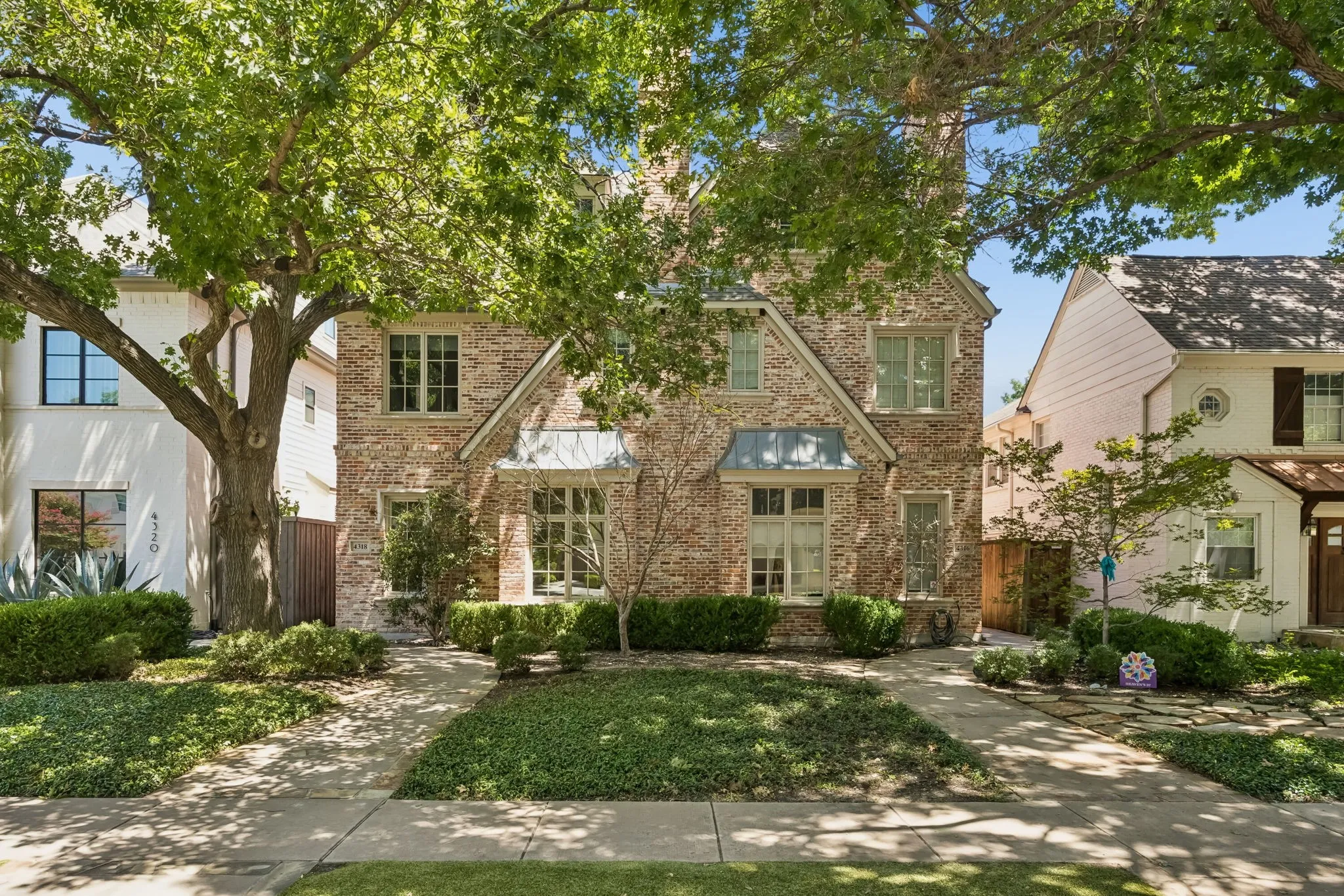 Single Family Residence For Sale in Dallas County , 4318 Emerson Avenue, University Park, Texas 75205, 4 Bedrooms, 5 Bathrooms, 2 Garage spaces, 3,430 Sqft, built in 2007, Price $1,886,000, mls#21330076, Real Estate Agent in University Park, Homes For Sale in Dallas county, Homes For Sale in University Park, Realtor in University Park Texas, Real Estate Brokerage Independent Realty Texas, Luminita Cordes Realtor