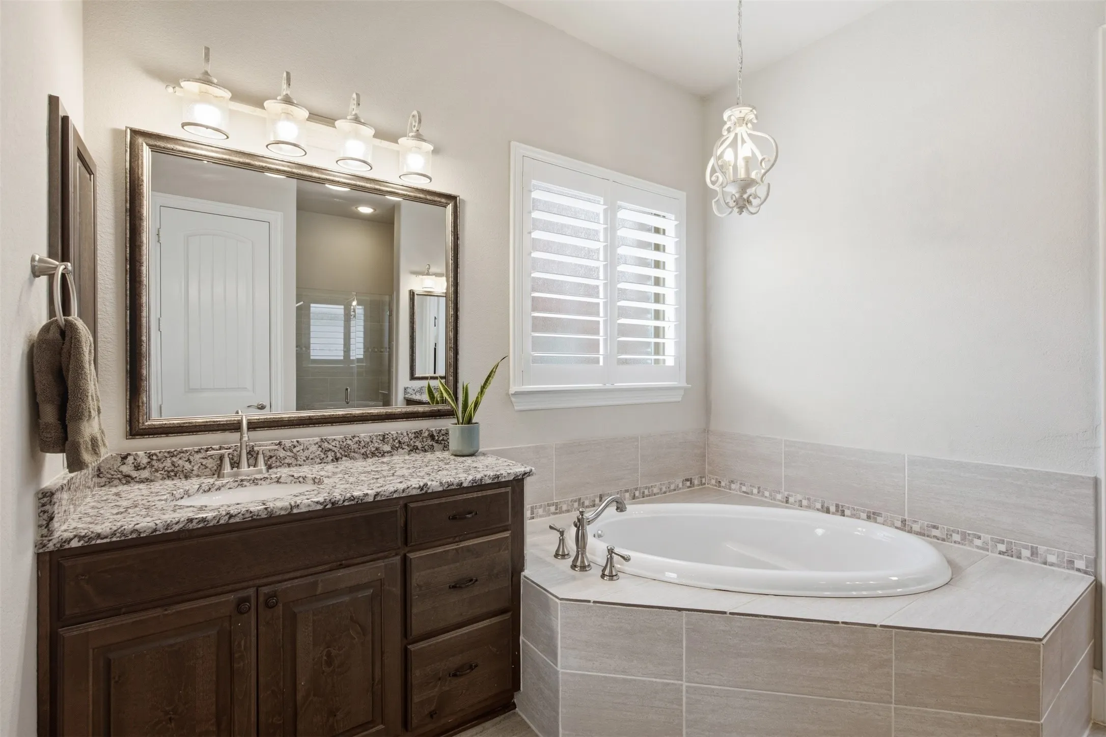 Single Family Residence For Sale in Collin County , 13830 Vera Cruz Road, Frisco, Texas 75034, 5 Bedroom, 4 Bathroom, 2 Garage spaces, 3,934 Sqft, built in 2016, mls#21329087, Real Estate Agent in Frisco, Homes For Sale in Collin county, Homes For Sale in Frisco, Realtor in Frisco Texas, Real Estate Brokerage Independent Realty Texas, Luminita Cordes Realtor
