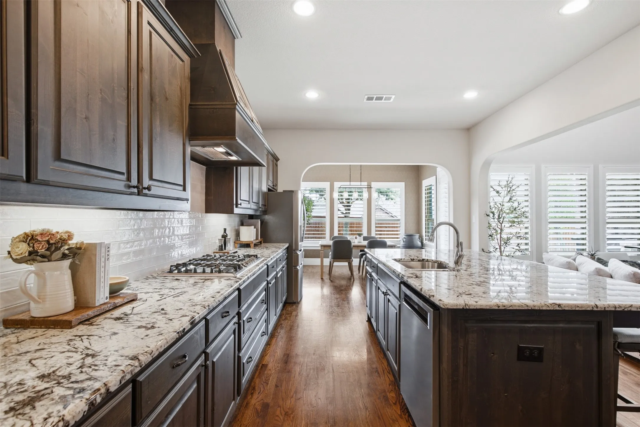 Single Family Residence For Sale in Collin County , 13830 Vera Cruz Road, Frisco, Texas 75034, 5 Bedroom, 4 Bathroom, 2 Garage spaces, 3,934 Sqft, built in 2016, mls#21329087, Real Estate Agent in Frisco, Homes For Sale in Collin county, Homes For Sale in Frisco, Realtor in Frisco Texas, Real Estate Brokerage Independent Realty Texas, Luminita Cordes Realtor