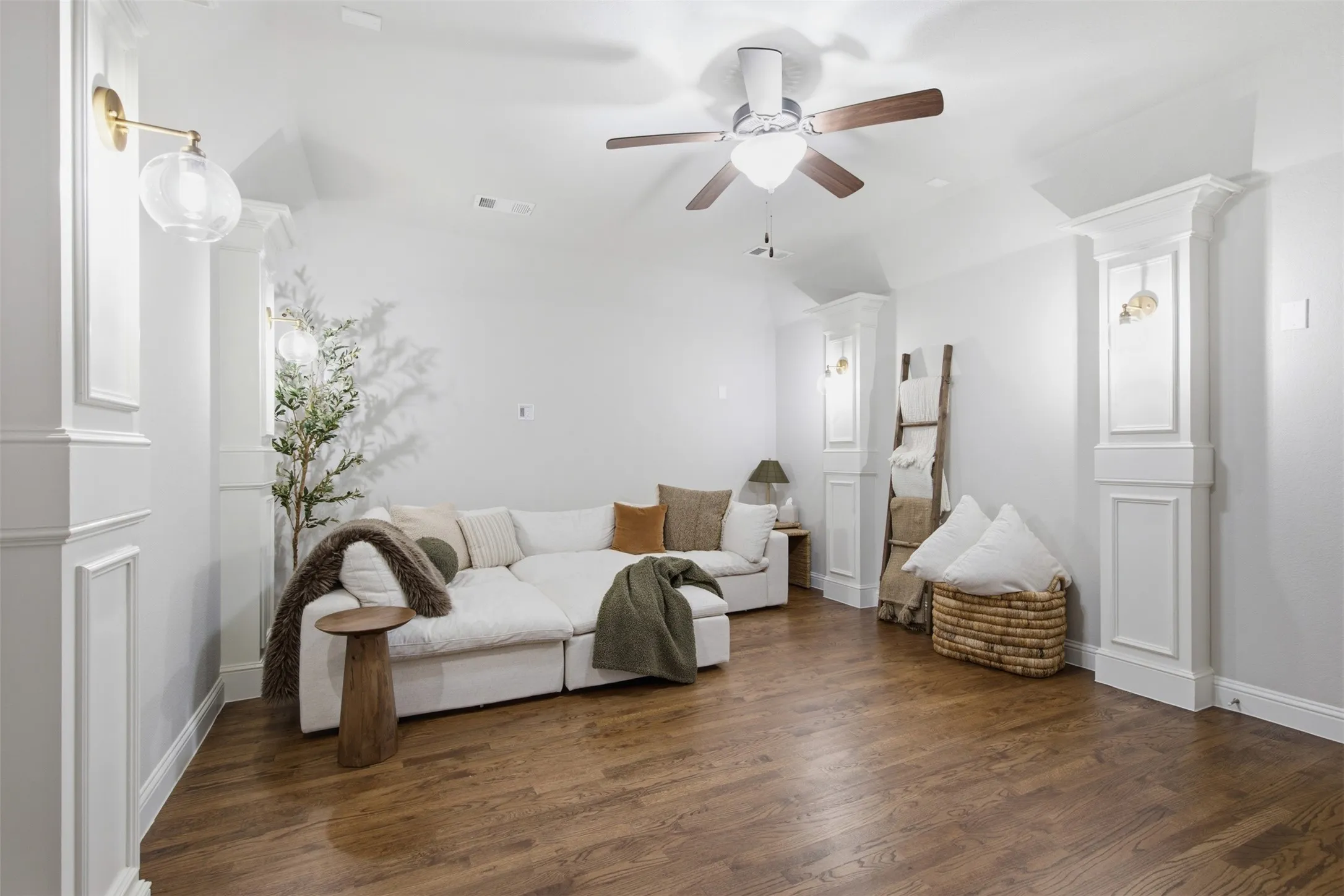Single Family Residence For Sale in Collin County , 13830 Vera Cruz Road, Frisco, Texas 75034, 5 Bedroom, 4 Bathroom, 2 Garage spaces, 3,934 Sqft, built in 2016, mls#21329087, Real Estate Agent in Frisco, Homes For Sale in Collin county, Homes For Sale in Frisco, Realtor in Frisco Texas, Real Estate Brokerage Independent Realty Texas, Luminita Cordes Realtor
