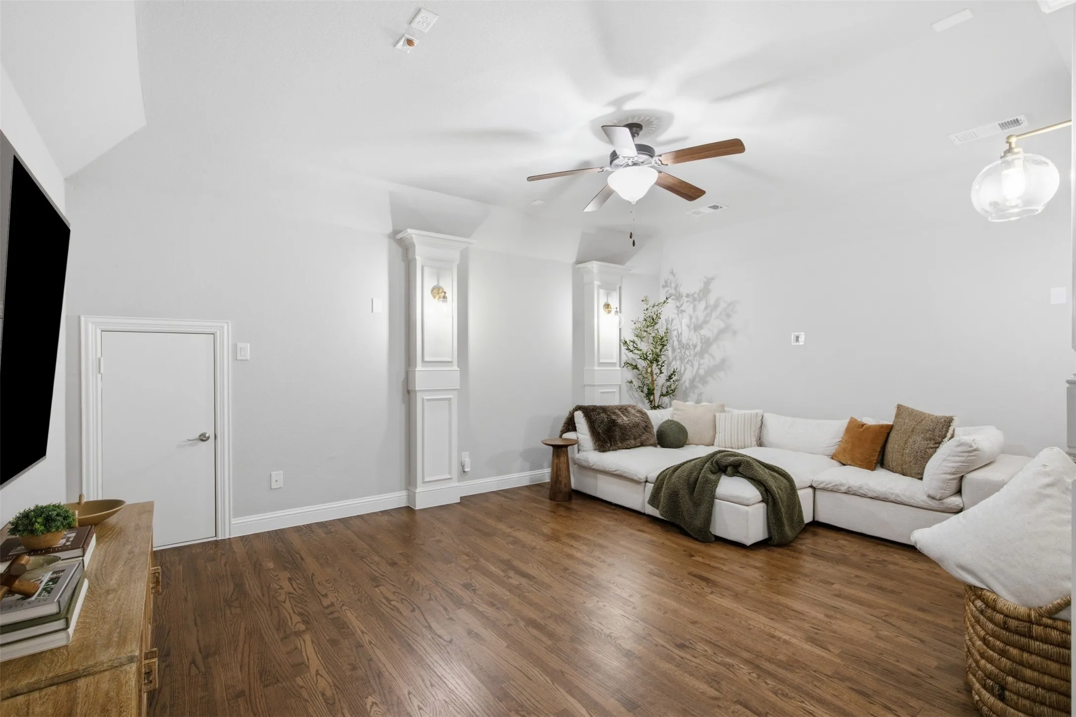 Single Family Residence For Sale in Collin County , 13830 Vera Cruz Road, Frisco, Texas 75034, 5 Bedroom, 4 Bathroom, 2 Garage spaces, 3,934 Sqft, built in 2016, mls#21329087, Real Estate Agent in Frisco, Homes For Sale in Collin county, Homes For Sale in Frisco, Realtor in Frisco Texas, Real Estate Brokerage Independent Realty Texas, Luminita Cordes Realtor