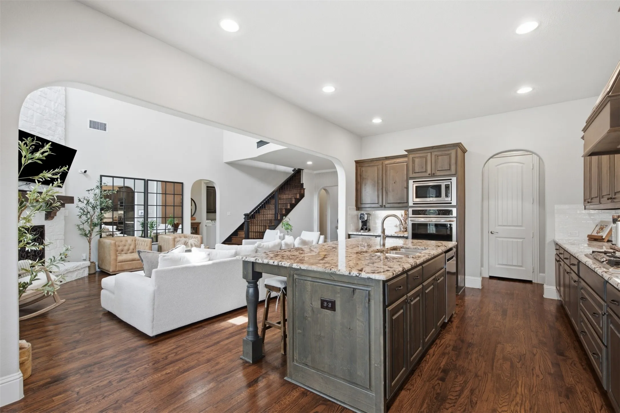 Single Family Residence For Sale in Collin County , 13830 Vera Cruz Road, Frisco, Texas 75034, 5 Bedroom, 4 Bathroom, 2 Garage spaces, 3,934 Sqft, built in 2016, mls#21329087, Real Estate Agent in Frisco, Homes For Sale in Collin county, Homes For Sale in Frisco, Realtor in Frisco Texas, Real Estate Brokerage Independent Realty Texas, Luminita Cordes Realtor