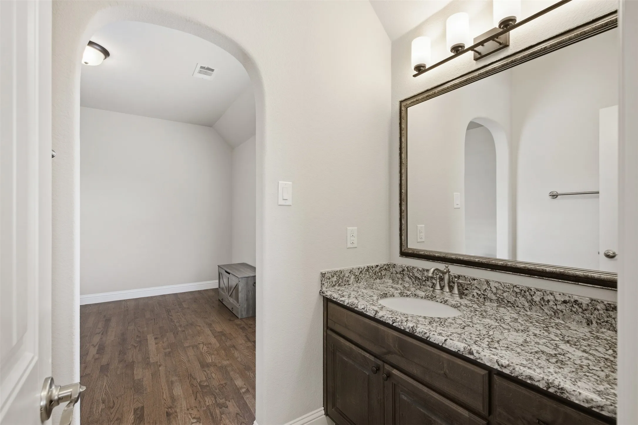 Single Family Residence For Sale in Collin County , 13830 Vera Cruz Road, Frisco, Texas 75034, 5 Bedroom, 4 Bathroom, 2 Garage spaces, 3,934 Sqft, built in 2016, mls#21329087, Real Estate Agent in Frisco, Homes For Sale in Collin county, Homes For Sale in Frisco, Realtor in Frisco Texas, Real Estate Brokerage Independent Realty Texas, Luminita Cordes Realtor