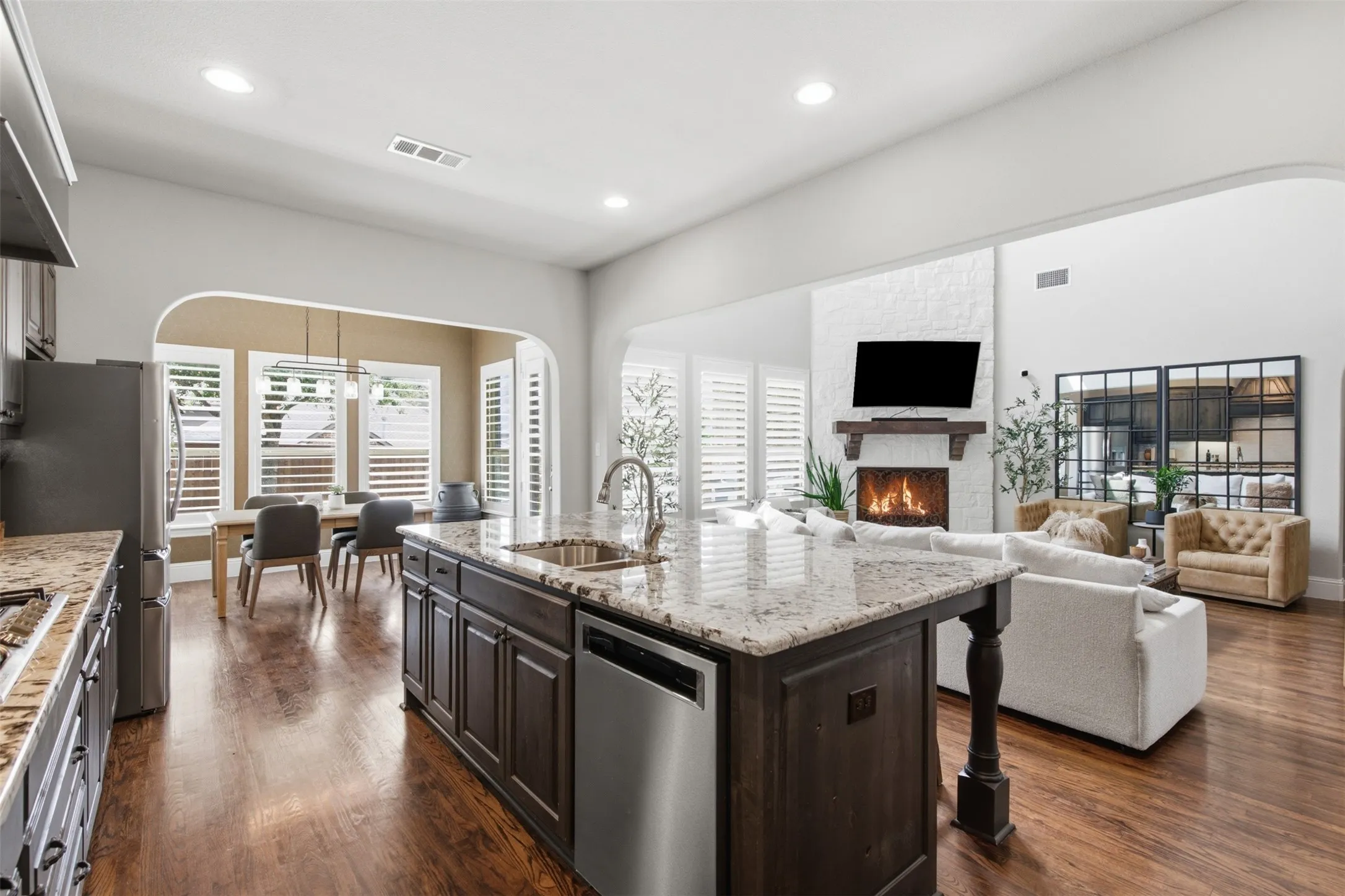 Single Family Residence For Sale in Collin County , 13830 Vera Cruz Road, Frisco, Texas 75034, 5 Bedroom, 4 Bathroom, 2 Garage spaces, 3,934 Sqft, built in 2016, mls#21329087, Real Estate Agent in Frisco, Homes For Sale in Collin county, Homes For Sale in Frisco, Realtor in Frisco Texas, Real Estate Brokerage Independent Realty Texas, Luminita Cordes Realtor
