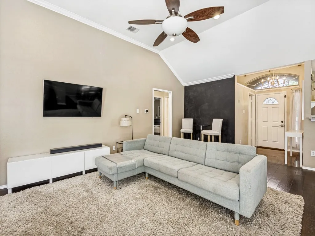 Single Family Residence For Sale in Collin County , 808 Canyon Valley Drive, Mc Kinney, Texas 75071, 3 Bedroom, 2 Bathroom, 2 Garage spaces, 1,601 Sqft, built in 1993, mls#21329489, Real Estate Agent in Mc Kinney, Homes For Sale in Collin county, Homes For Sale in Mc Kinney, Realtor in Mc Kinney Texas, Real Estate Brokerage Independent Realty Texas, Luminita Cordes Realtor
