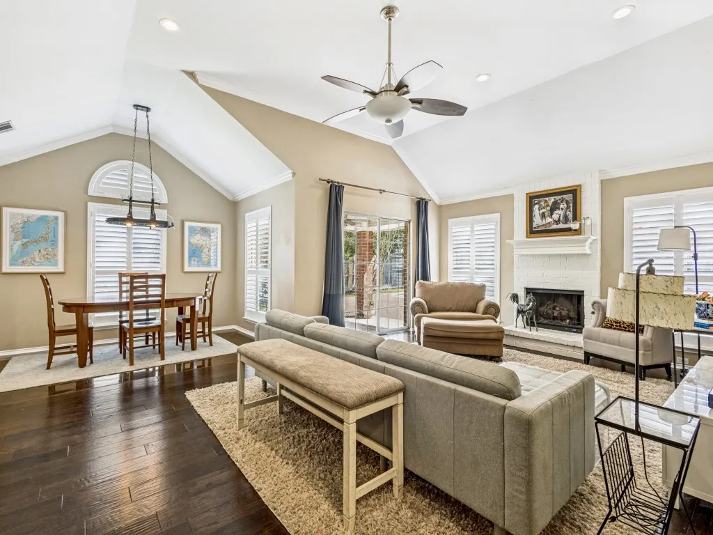 Single Family Residence For Sale in Collin County , 808 Canyon Valley Drive, Mc Kinney, Texas 75071, 3 Bedroom, 2 Bathroom, 2 Garage spaces, 1,601 Sqft, built in 1993, mls#21329489, Real Estate Agent in Mc Kinney, Homes For Sale in Collin county, Homes For Sale in Mc Kinney, Realtor in Mc Kinney Texas, Real Estate Brokerage Independent Realty Texas, Luminita Cordes Realtor