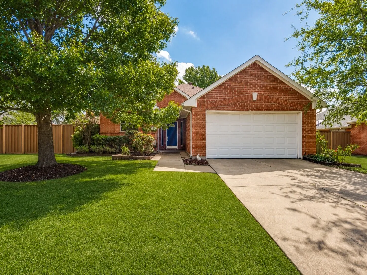Single Family Residence For Sale in Collin County , 808 Canyon Valley Drive, Mc Kinney, Texas 75071, 3 Bedroom, 2 Bathroom, 2 Garage spaces, 1,601 Sqft, built in 1993, mls#21329489, Real Estate Agent in Mc Kinney, Homes For Sale in Collin county, Homes For Sale in Mc Kinney, Realtor in Mc Kinney Texas, Real Estate Brokerage Independent Realty Texas, Luminita Cordes Realtor