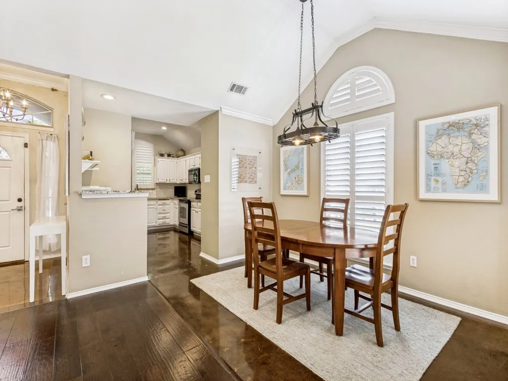 Single Family Residence For Sale in Collin County , 808 Canyon Valley Drive, Mc Kinney, Texas 75071, 3 Bedroom, 2 Bathroom, 2 Garage spaces, 1,601 Sqft, built in 1993, mls#21329489, Real Estate Agent in Mc Kinney, Homes For Sale in Collin county, Homes For Sale in Mc Kinney, Realtor in Mc Kinney Texas, Real Estate Brokerage Independent Realty Texas, Luminita Cordes Realtor