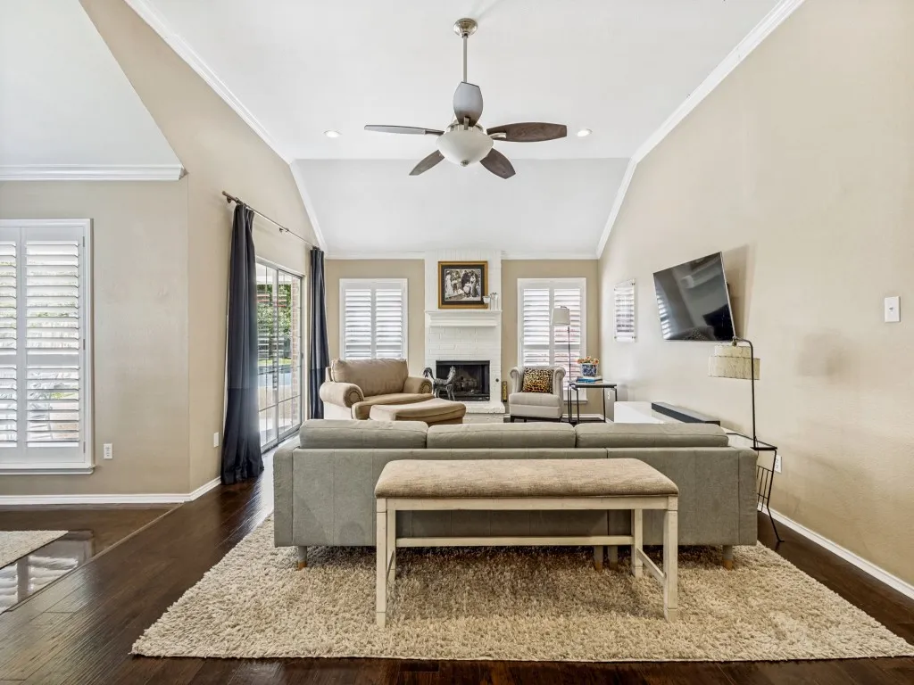 Single Family Residence For Sale in Collin County , 808 Canyon Valley Drive, Mc Kinney, Texas 75071, 3 Bedroom, 2 Bathroom, 2 Garage spaces, 1,601 Sqft, built in 1993, mls#21329489, Real Estate Agent in Mc Kinney, Homes For Sale in Collin county, Homes For Sale in Mc Kinney, Realtor in Mc Kinney Texas, Real Estate Brokerage Independent Realty Texas, Luminita Cordes Realtor