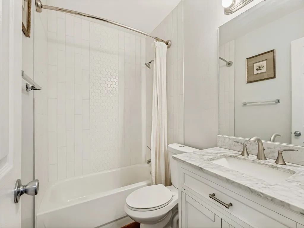 Single Family Residence For Sale in Collin County , 808 Canyon Valley Drive, Mc Kinney, Texas 75071, 3 Bedroom, 2 Bathroom, 2 Garage spaces, 1,601 Sqft, built in 1993, mls#21329489, Real Estate Agent in Mc Kinney, Homes For Sale in Collin county, Homes For Sale in Mc Kinney, Realtor in Mc Kinney Texas, Real Estate Brokerage Independent Realty Texas, Luminita Cordes Realtor