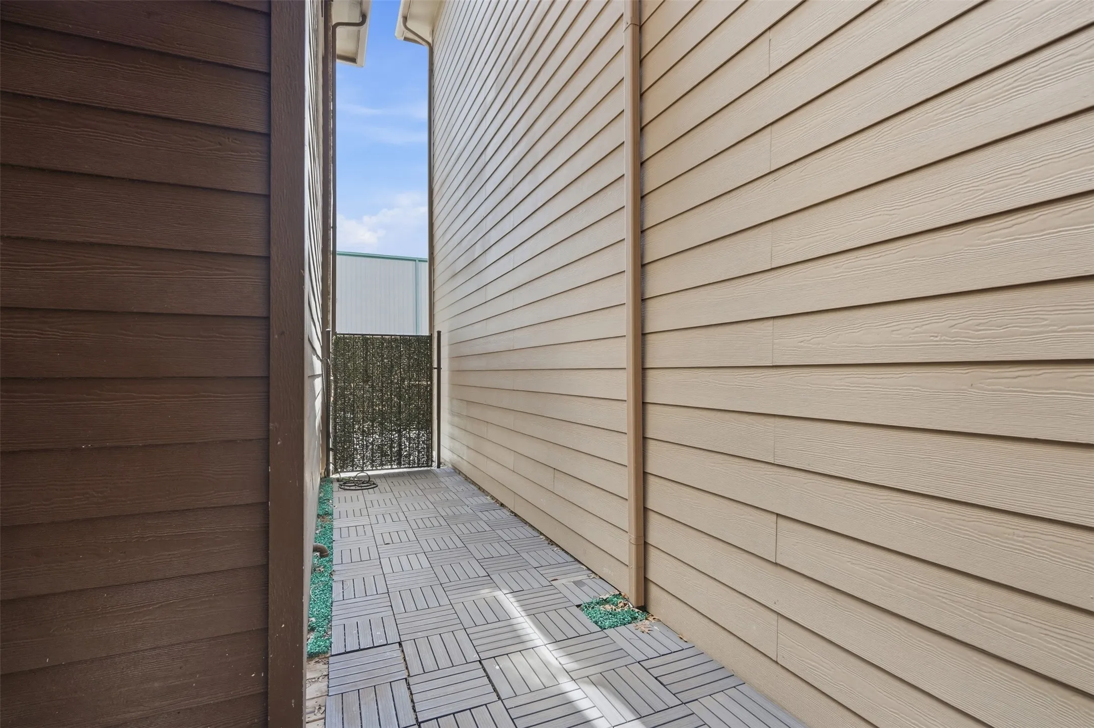 Townhouse For Sale in Dallas County , 853 Rohan Drive, Richardson, Texas 75081, 3 Bedroom, 3 Bathroom, 2 Garage spaces, 1,887 Sqft, built in 2016, mls#21329518, Real Estate Agent in Richardson, Homes For Sale in Dallas county, Homes For Sale in Richardson, Realtor in Richardson Texas, Real Estate Brokerage Independent Realty Texas, Luminita Cordes Realtor