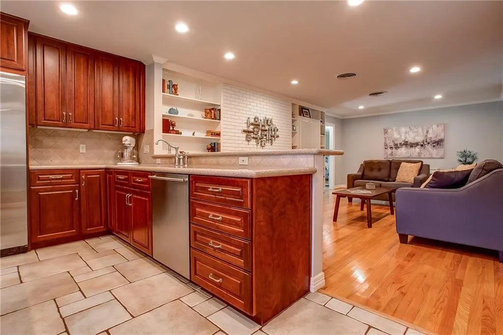 Single Family Residence For Rent in Tarrant County , 4309 Sarita Drive, Fort Worth, Texas 76109, 4 Bedroom, 3 Bathroom, 2 Garage spaces, 2,872 Sqft, built in 1961, mls#21327883, Real Estate Agent in Fort Worth, Homes For Rent in Tarrant county, Homes For Rent in Fort Worth, Realtor in Fort Worth Texas, Real Estate Brokerage Independent Realty Texas, Luminita Cordes Realtor