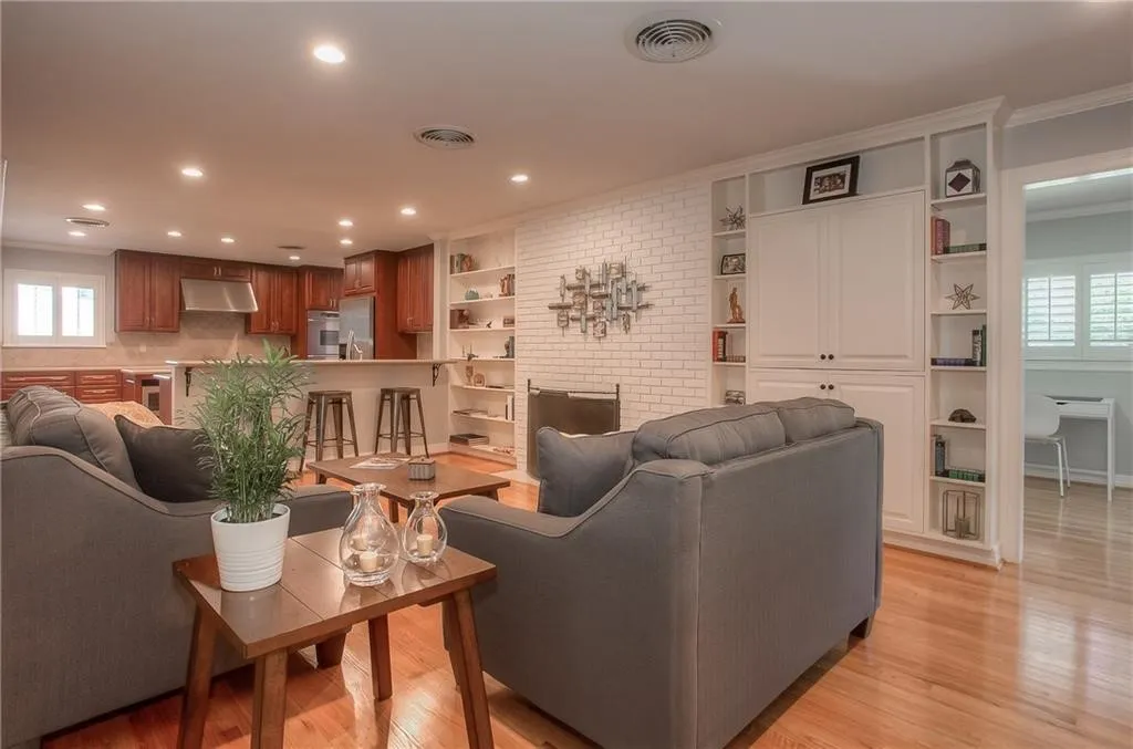 Single Family Residence For Rent in Tarrant County , 4309 Sarita Drive, Fort Worth, Texas 76109, 4 Bedroom, 3 Bathroom, 2 Garage spaces, 2,872 Sqft, built in 1961, mls#21327883, Real Estate Agent in Fort Worth, Homes For Rent in Tarrant county, Homes For Rent in Fort Worth, Realtor in Fort Worth Texas, Real Estate Brokerage Independent Realty Texas, Luminita Cordes Realtor