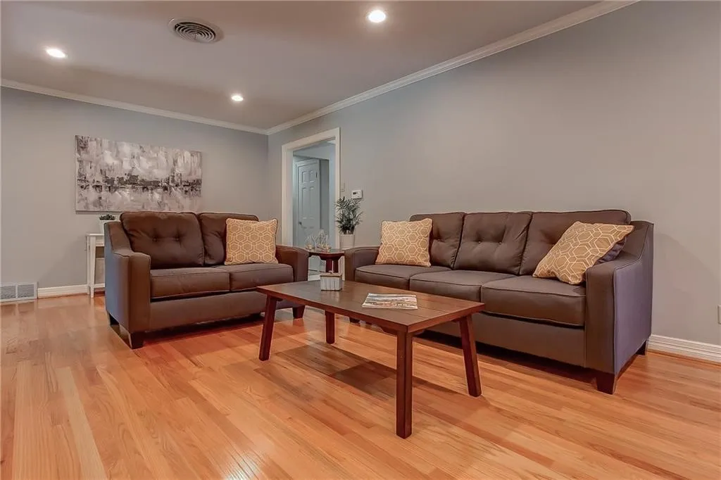 Single Family Residence For Rent in Tarrant County , 4309 Sarita Drive, Fort Worth, Texas 76109, 4 Bedroom, 3 Bathroom, 2 Garage spaces, 2,872 Sqft, built in 1961, mls#21327883, Real Estate Agent in Fort Worth, Homes For Rent in Tarrant county, Homes For Rent in Fort Worth, Realtor in Fort Worth Texas, Real Estate Brokerage Independent Realty Texas, Luminita Cordes Realtor