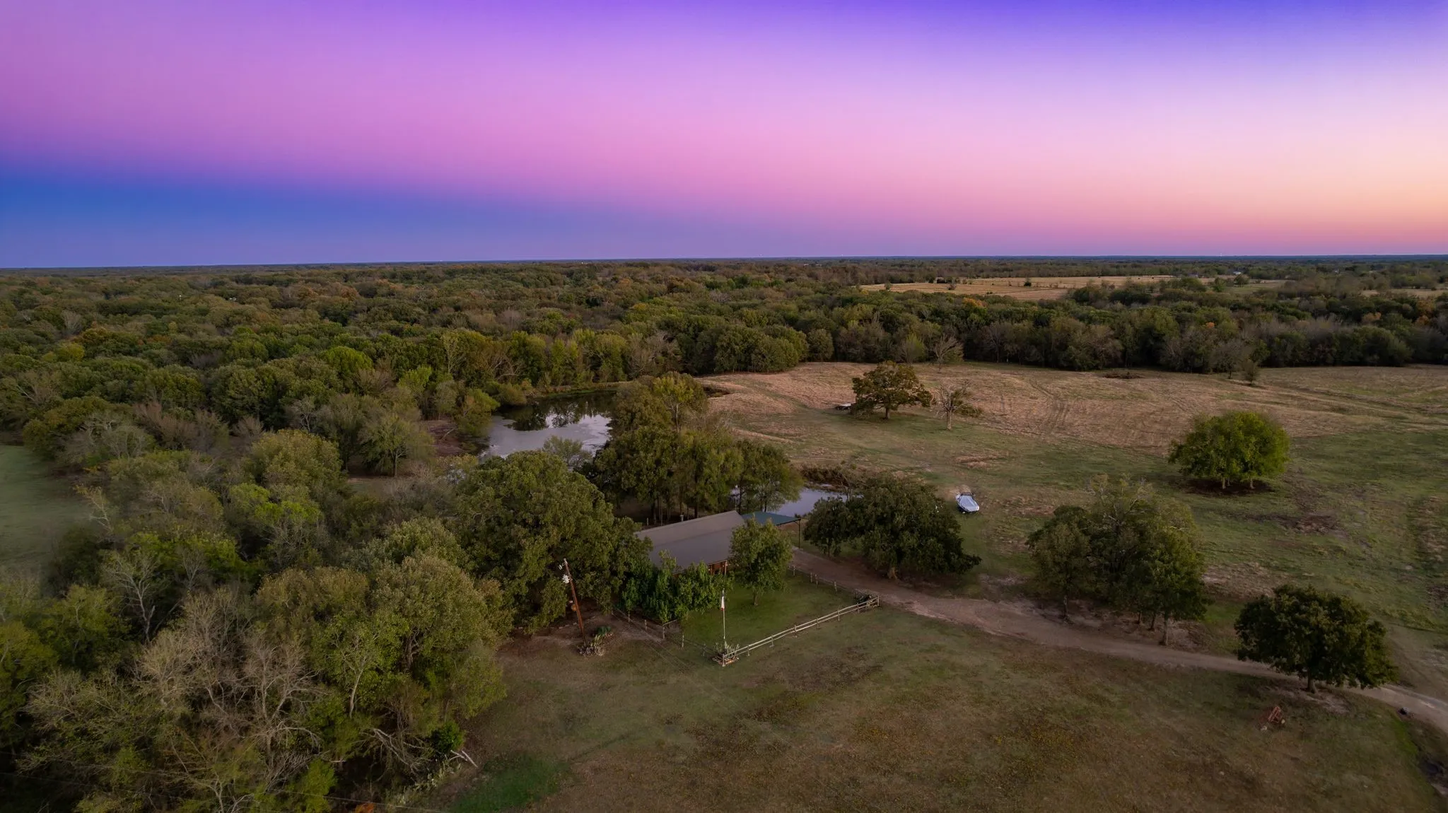 Farm For Sale in Hopkins County , 1004 County Road 4574, Sulphur Springs, Texas 75482, 3 Bedroom, 2 Bathroom, Garage spaces, 1,960 Sqft, built in 1996, mls#21331038, Real Estate Agent in Sulphur Springs, Homes For Sale in Hopkins county, Homes For Sale in Sulphur Springs, Realtor in Sulphur Springs Texas, Real Estate Brokerage Independent Realty Texas, Luminita Cordes Realtor