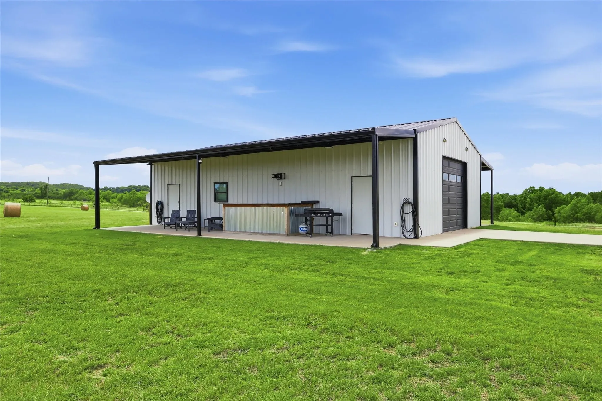 Single Family Residence For Sale in Ellis County , 10061 Fm 66, Grandview, Texas 76050, 2 Bedroom, 2 Bathroom, 2 Garage spaces, 1,047 Sqft, built in 2023, mls#21329835, Real Estate Agent in Grandview, Homes For Sale in Ellis county, Homes For Sale in Grandview, Realtor in Grandview Texas, Real Estate Brokerage Independent Realty Texas, Luminita Cordes Realtor