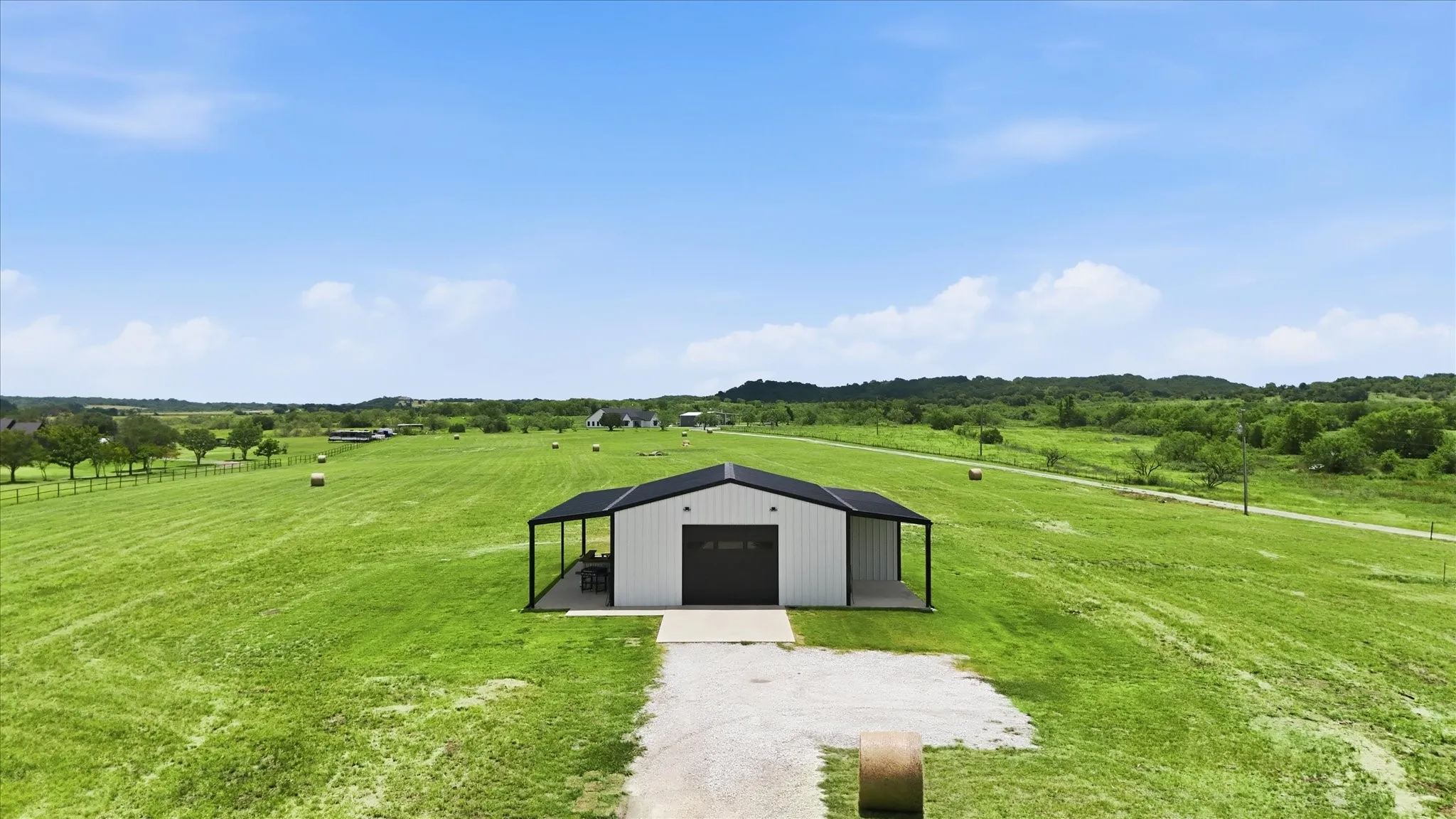 Single Family Residence For Sale in Ellis County , 10061 Fm 66, Grandview, Texas 76050, 2 Bedroom, 2 Bathroom, 2 Garage spaces, 1,047 Sqft, built in 2023, mls#21329835, Real Estate Agent in Grandview, Homes For Sale in Ellis county, Homes For Sale in Grandview, Realtor in Grandview Texas, Real Estate Brokerage Independent Realty Texas, Luminita Cordes Realtor