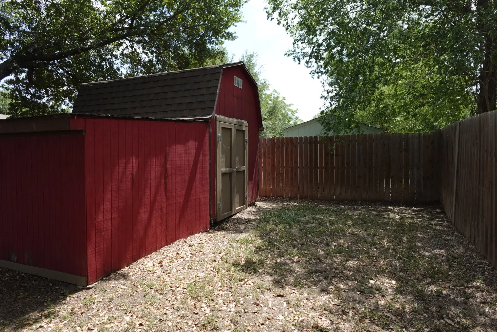 Single Family Residence For Sale in Hood County , 1414 W Torrey Street, Granbury, Texas 76048, 3 Bedroom, 2 Bathroom, Garage spaces, 1,296 Sqft, built in 1983, mls#21331022, Real Estate Agent in Granbury, Homes For Sale in Hood county, Homes For Sale in Granbury, Realtor in Granbury Texas, Real Estate Brokerage Independent Realty Texas, Luminita Cordes Realtor