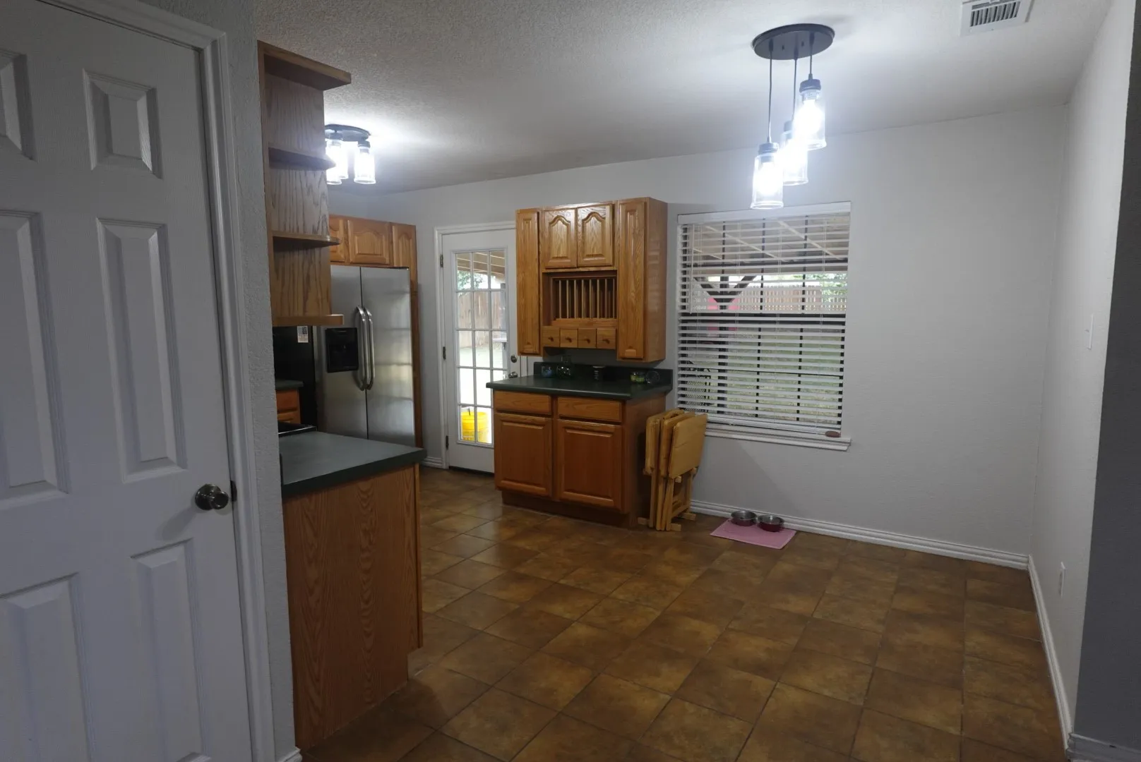 Single Family Residence For Sale in Hood County , 1414 W Torrey Street, Granbury, Texas 76048, 3 Bedroom, 2 Bathroom, Garage spaces, 1,296 Sqft, built in 1983, mls#21331022, Real Estate Agent in Granbury, Homes For Sale in Hood county, Homes For Sale in Granbury, Realtor in Granbury Texas, Real Estate Brokerage Independent Realty Texas, Luminita Cordes Realtor