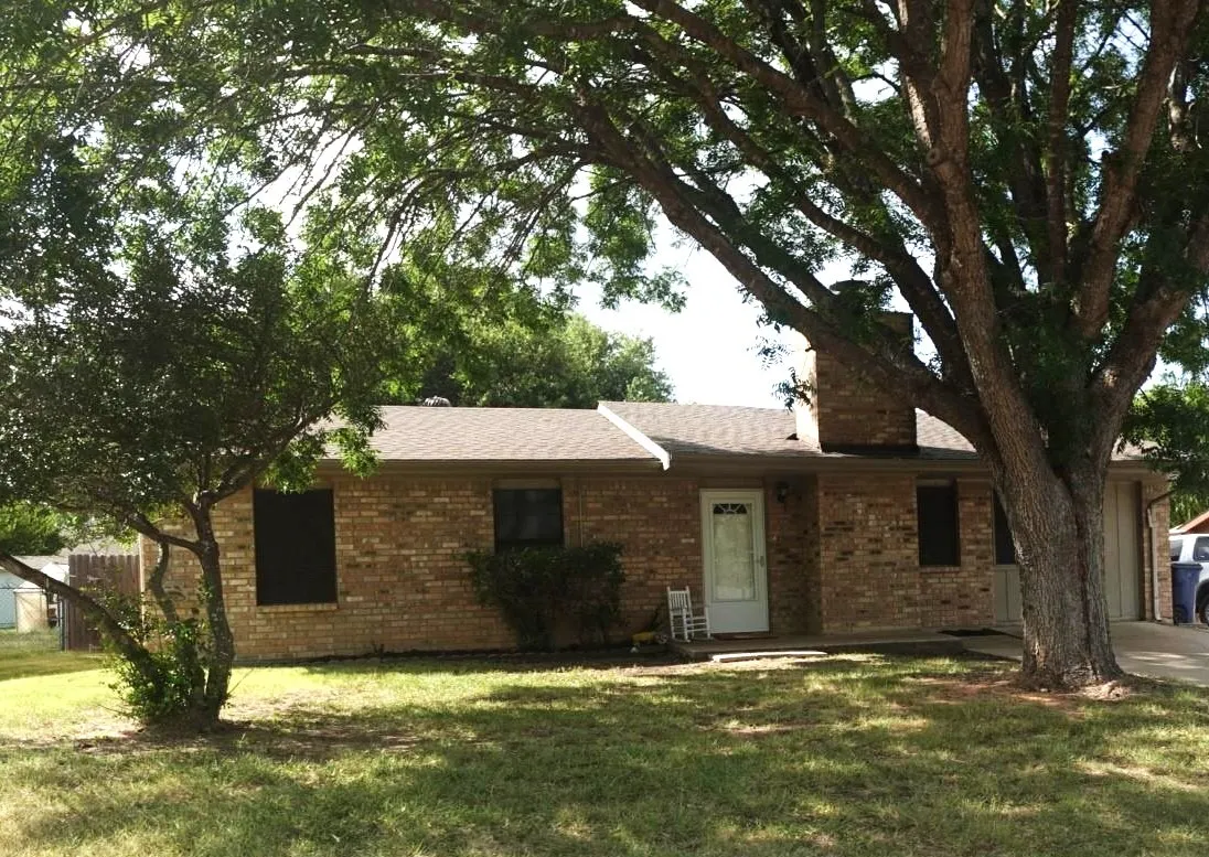 Single Family Residence For Sale in Hood County , 1414 W Torrey Street, Granbury, Texas 76048, 3 Bedroom, 2 Bathroom, Garage spaces, 1,296 Sqft, built in 1983, mls#21331022, Real Estate Agent in Granbury, Homes For Sale in Hood county, Homes For Sale in Granbury, Realtor in Granbury Texas, Real Estate Brokerage Independent Realty Texas, Luminita Cordes Realtor