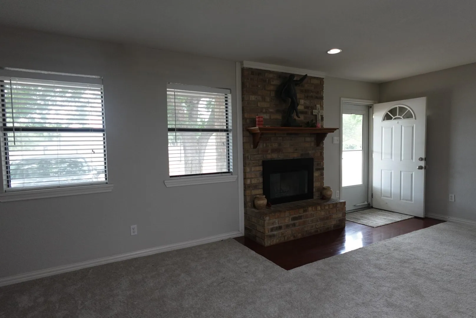 Single Family Residence For Sale in Hood County , 1414 W Torrey Street, Granbury, Texas 76048, 3 Bedroom, 2 Bathroom, Garage spaces, 1,296 Sqft, built in 1983, mls#21331022, Real Estate Agent in Granbury, Homes For Sale in Hood county, Homes For Sale in Granbury, Realtor in Granbury Texas, Real Estate Brokerage Independent Realty Texas, Luminita Cordes Realtor