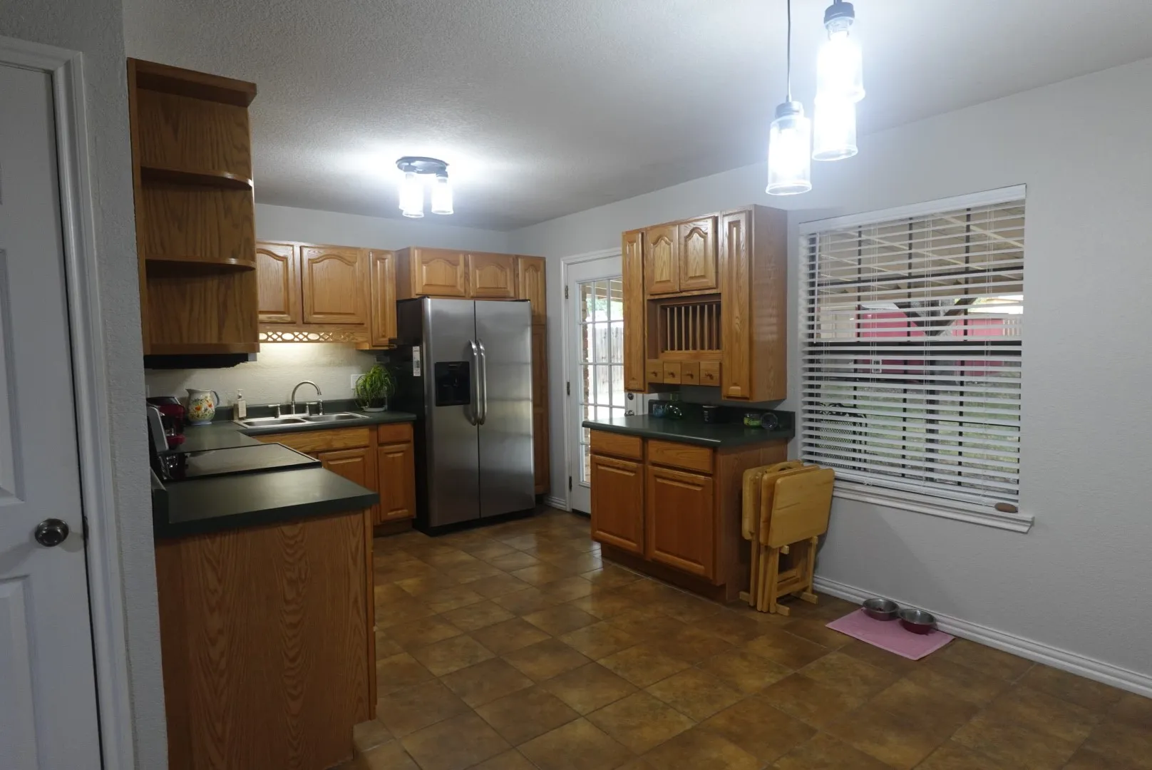 Single Family Residence For Sale in Hood County , 1414 W Torrey Street, Granbury, Texas 76048, 3 Bedroom, 2 Bathroom, Garage spaces, 1,296 Sqft, built in 1983, mls#21331022, Real Estate Agent in Granbury, Homes For Sale in Hood county, Homes For Sale in Granbury, Realtor in Granbury Texas, Real Estate Brokerage Independent Realty Texas, Luminita Cordes Realtor