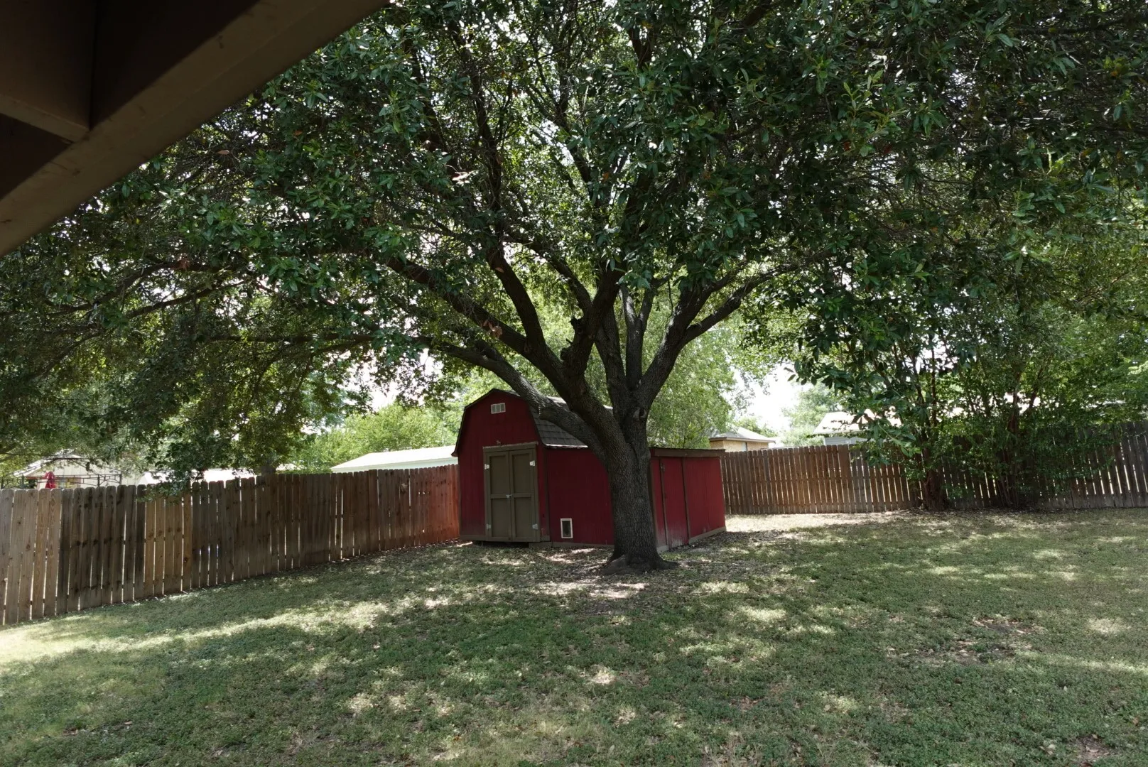 Single Family Residence For Sale in Hood County , 1414 W Torrey Street, Granbury, Texas 76048, 3 Bedroom, 2 Bathroom, Garage spaces, 1,296 Sqft, built in 1983, mls#21331022, Real Estate Agent in Granbury, Homes For Sale in Hood county, Homes For Sale in Granbury, Realtor in Granbury Texas, Real Estate Brokerage Independent Realty Texas, Luminita Cordes Realtor